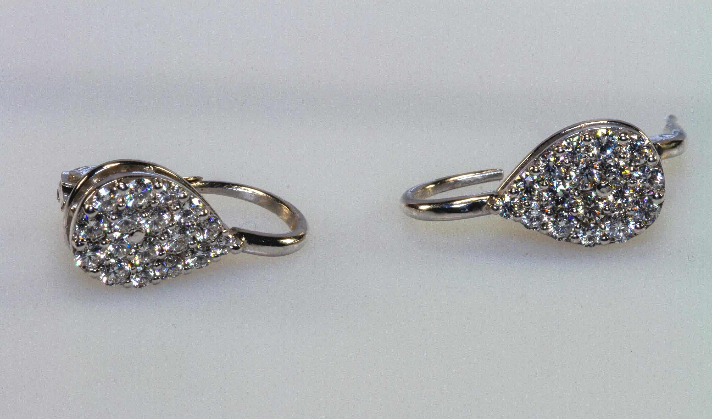 Brilliant Cut White Gold 18k Teardrop Diamond Earrings For Sale