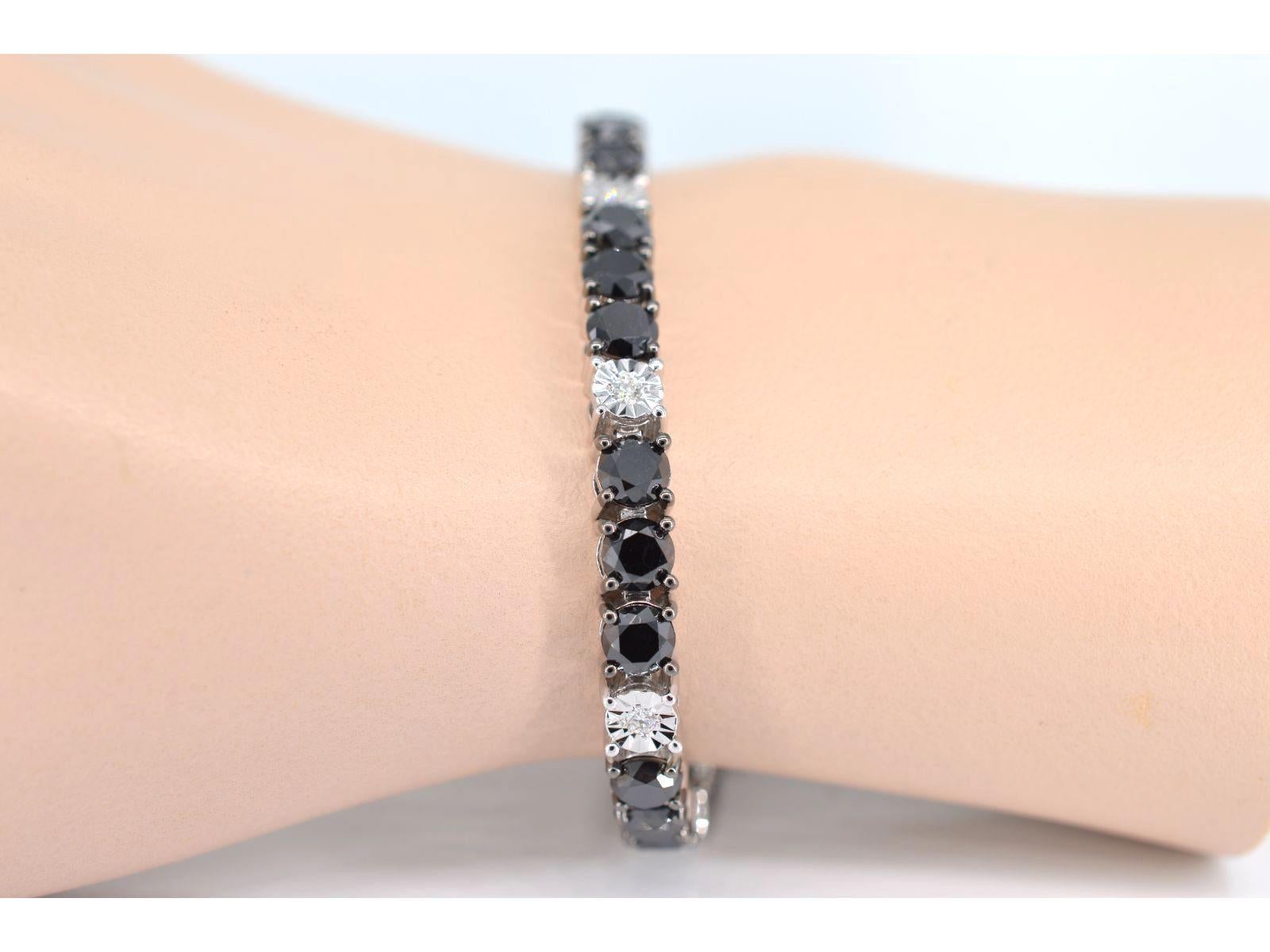 A white gold tennis bracelet set with black and white diamonds is a stunning piece of jewelry that embodies both elegance and modernity. The alternating black and white diamonds add depth and contrast to the classic tennis design, while the white