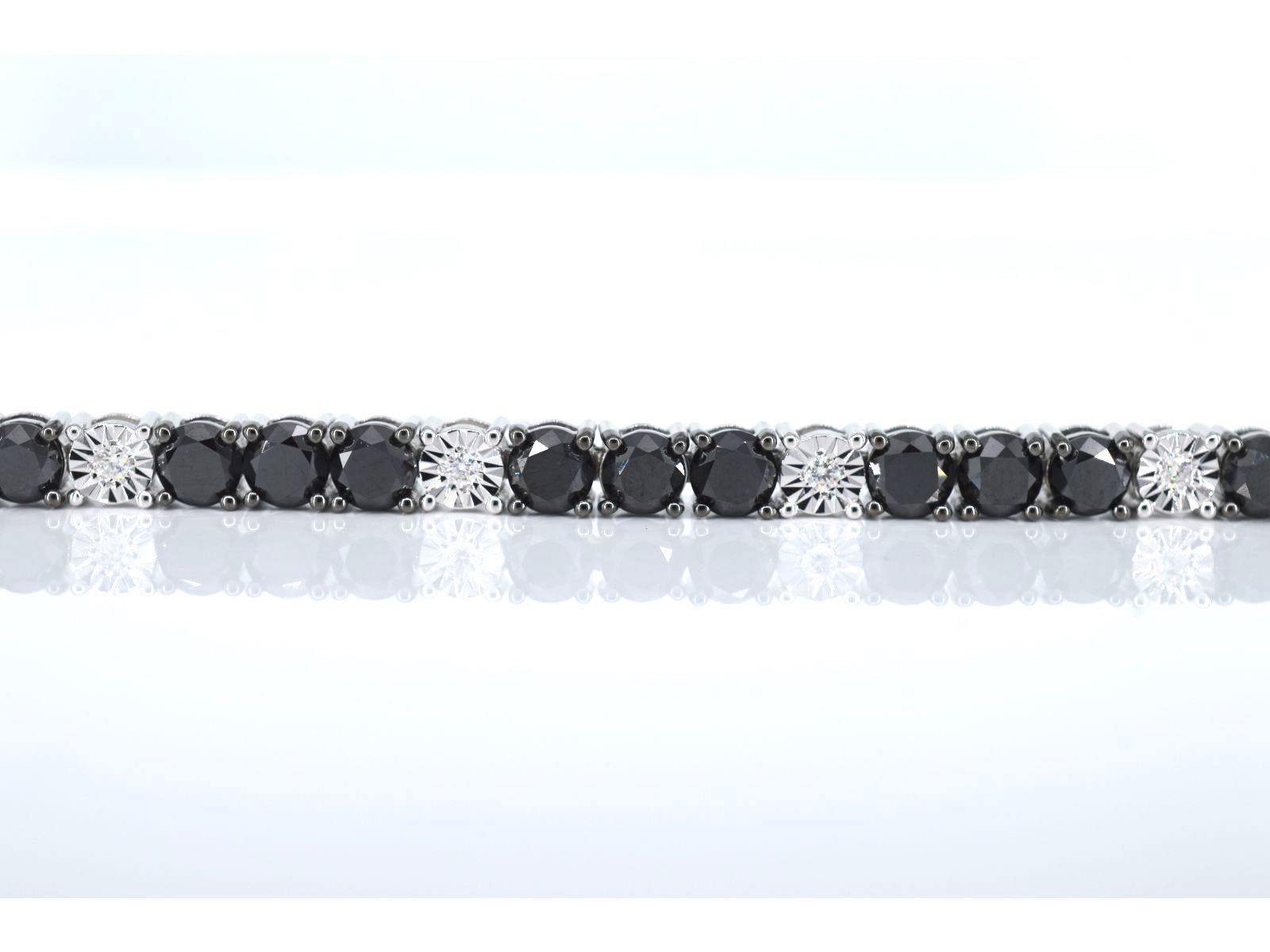 White Gold Tennis Bracelet Set with Black and White Diamonds In New Condition For Sale In AMSTELVEEN, NH