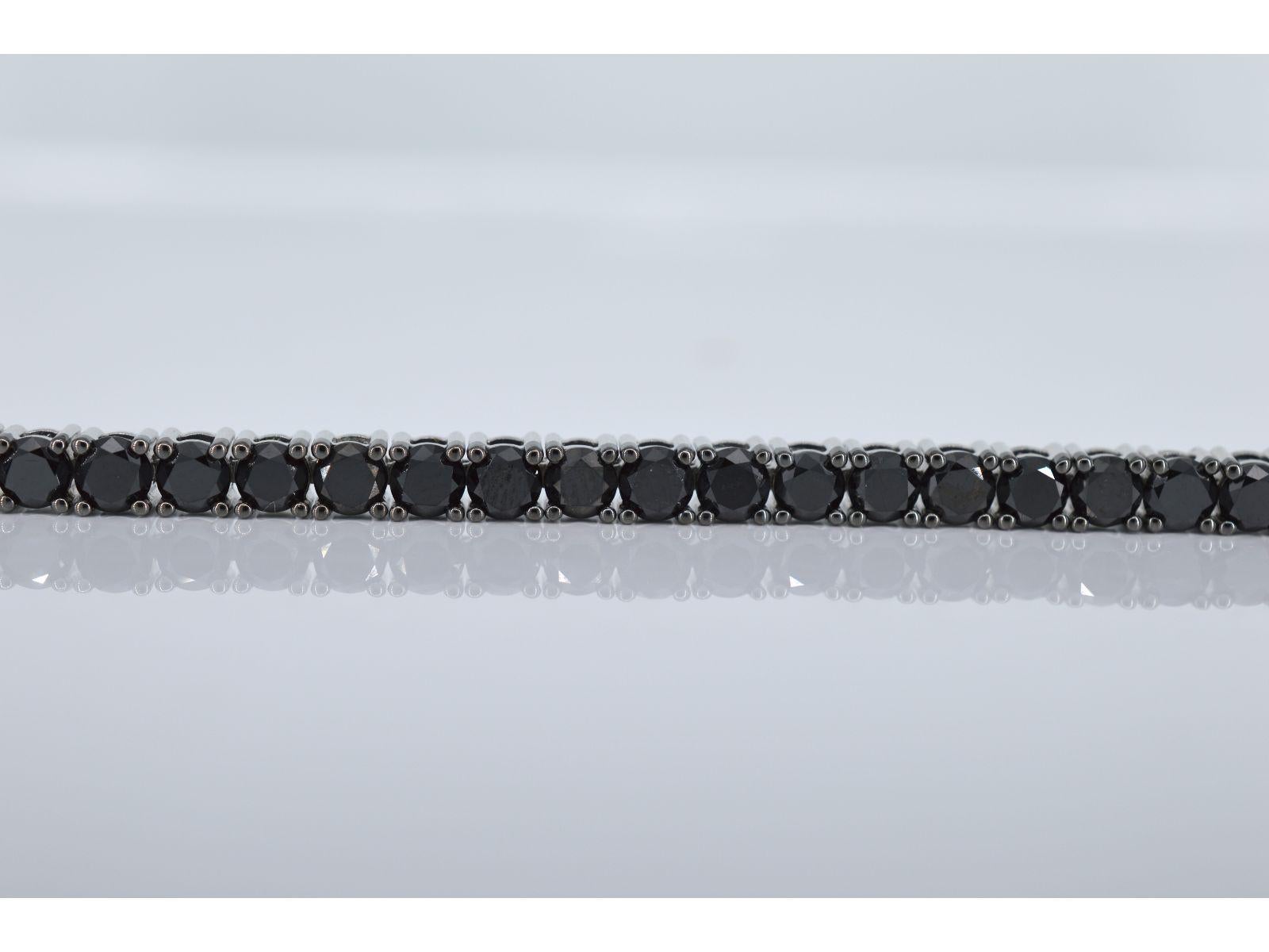 Bracelet tennis en or blanc serti de diamants noirs Excellent état - En vente à AMSTELVEEN, NH
