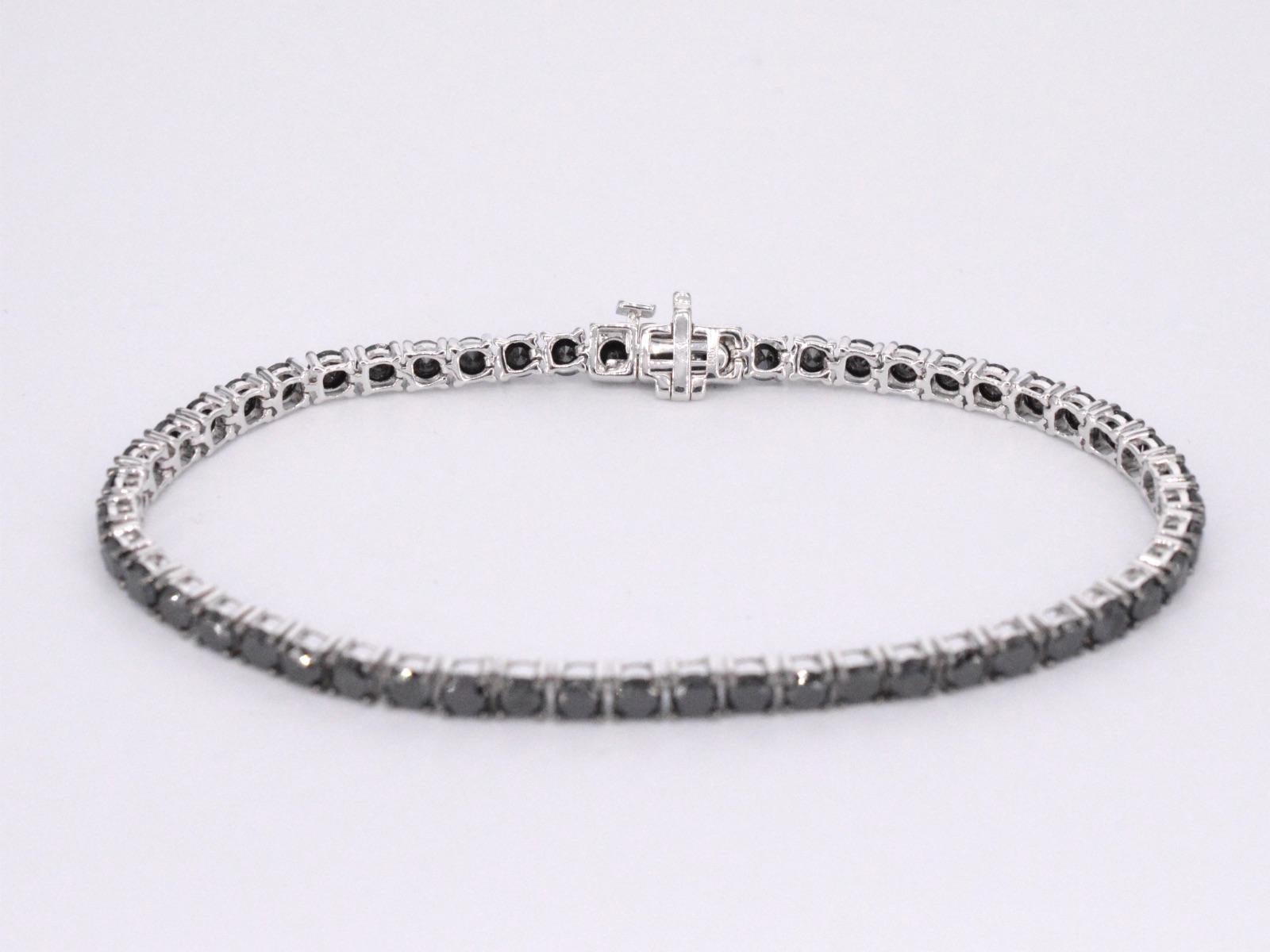 Women's White gold tennis bracelet set with black diamonds For Sale