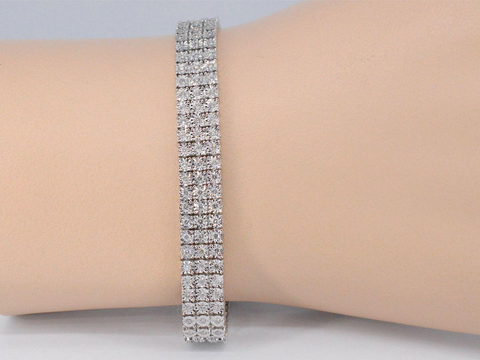 

Diamonds
Weight: 2.25 carats
Cut: Brilliant cut
Colour: F-G
Clarity: SI-P

Jewel: Bracelet
Weight: 20.0 gram
Length: 18 cm
Hallmark: 14 karat 
Condition: New

Retail value: € 10.250
