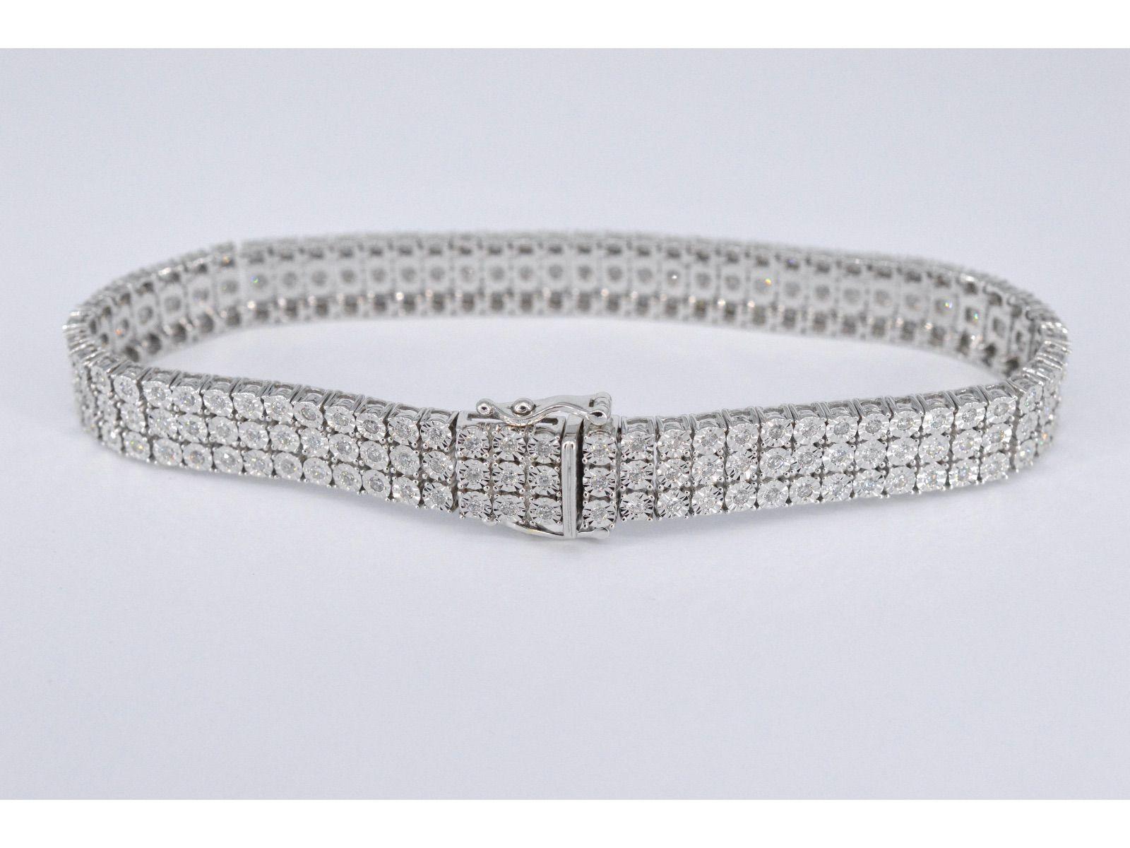 Taille brillant Bracelet tennis en or blanc avec 3 rangées de diamants, 2,25 carats en vente