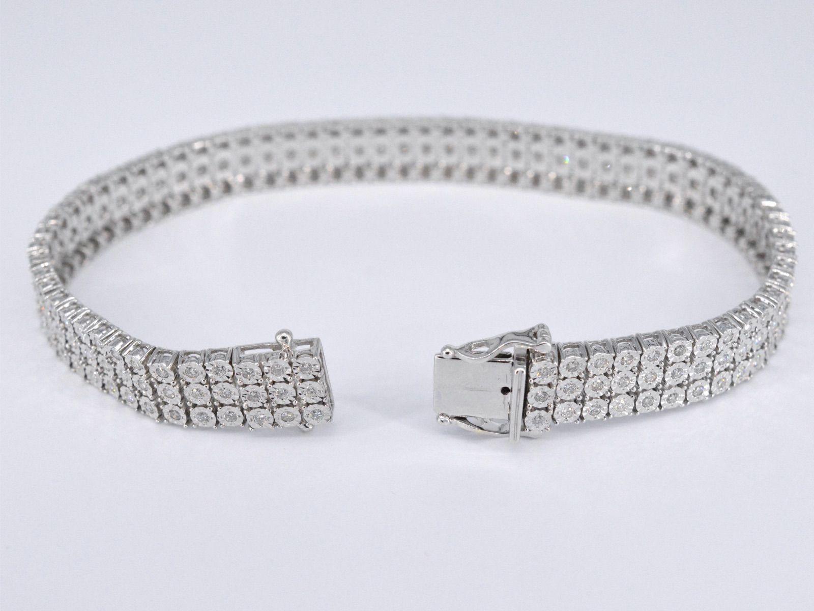 White Gold Tennis Bracelet with 3 Rows of Diamonds, 2.25 Carat In New Condition For Sale In AMSTELVEEN, NH