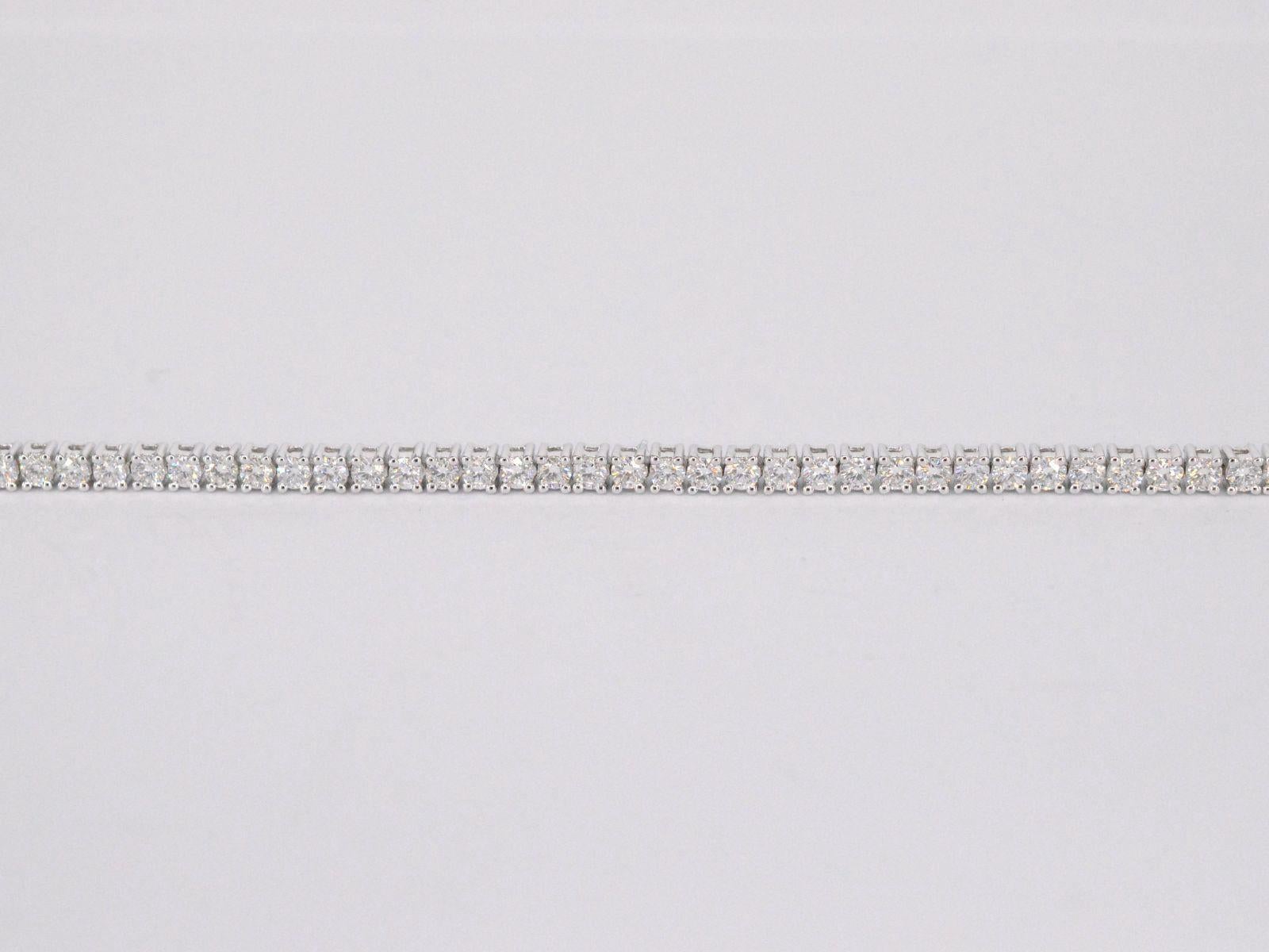 White Gold Tennis Bracelet with 3.00 Carat Diamonds In New Condition For Sale In AMSTELVEEN, NH