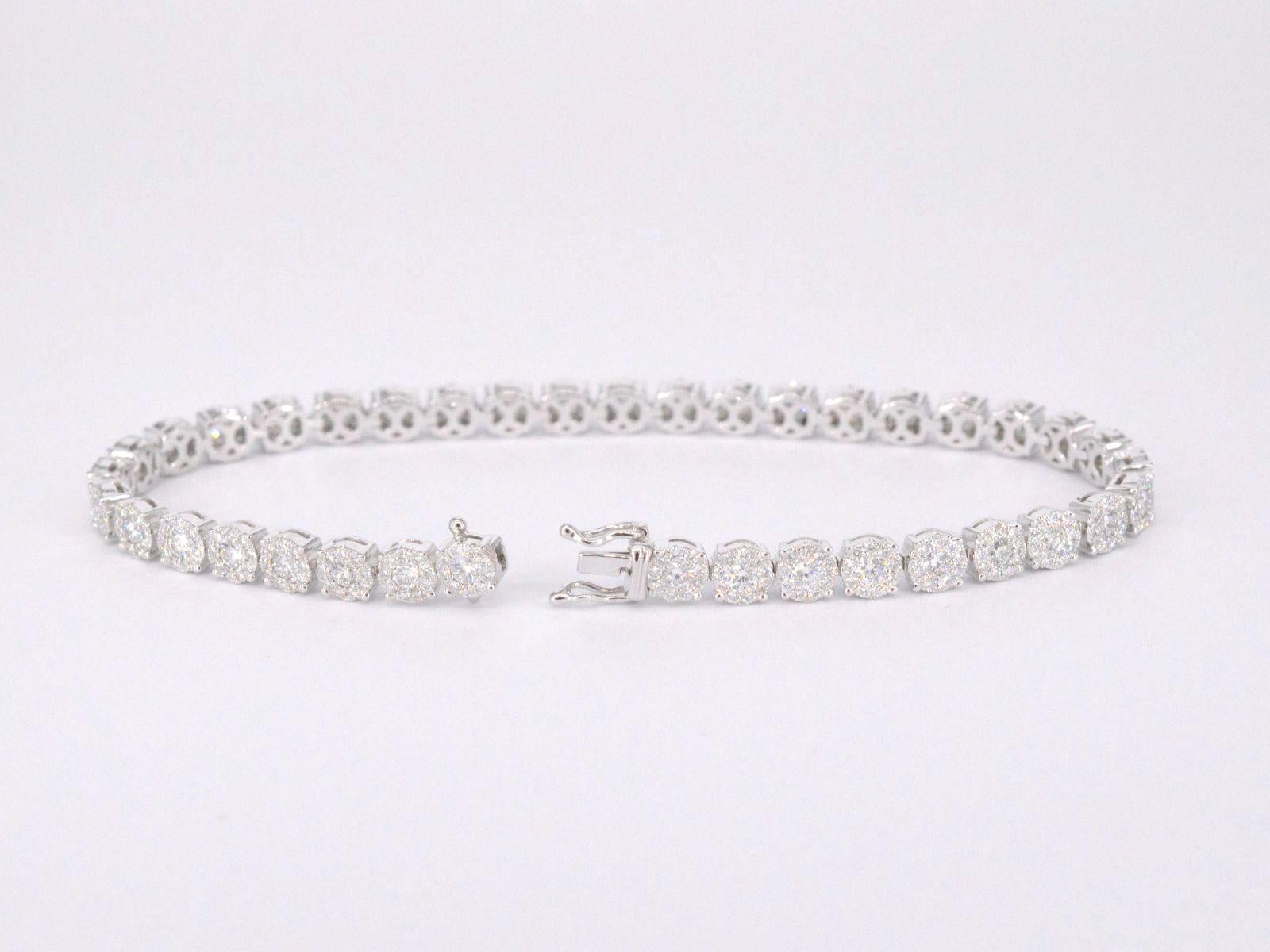 Contemporary White gold tennis bracelet with 5.00 carat diamonds For Sale