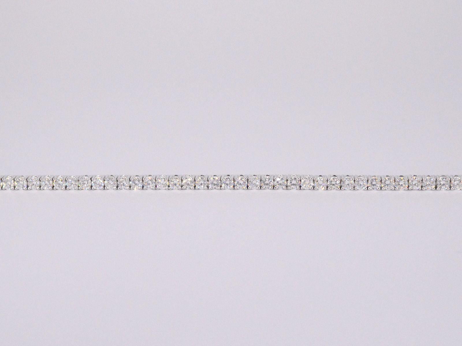 White Gold Tennis Bracelet with 5.00 Carat Diamonds In New Condition For Sale In AMSTELVEEN, NH
