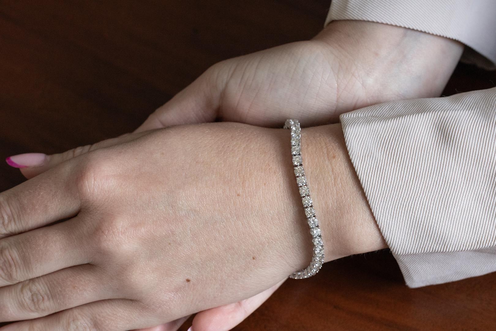 Bracciale tennis in oro bianco con 8,00 ct di diamanti. In condizioni ottime in vendita a Chorzów, PL