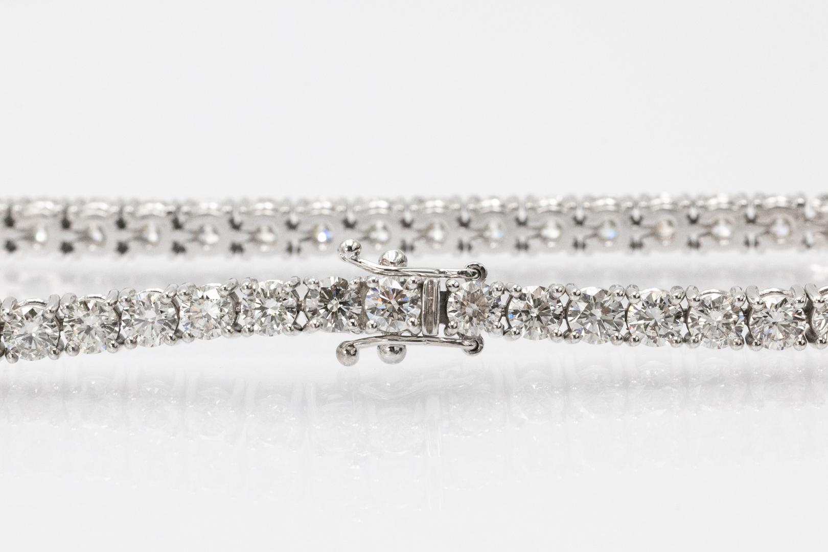 Bracciale tennis in oro bianco con 8,00 ct di diamanti. in vendita 1