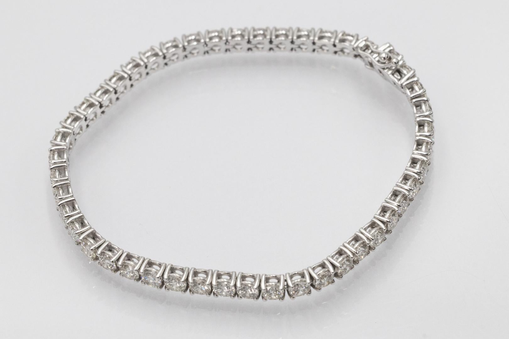 Bracciale tennis in oro bianco con 8,00 ct di diamanti. in vendita 3