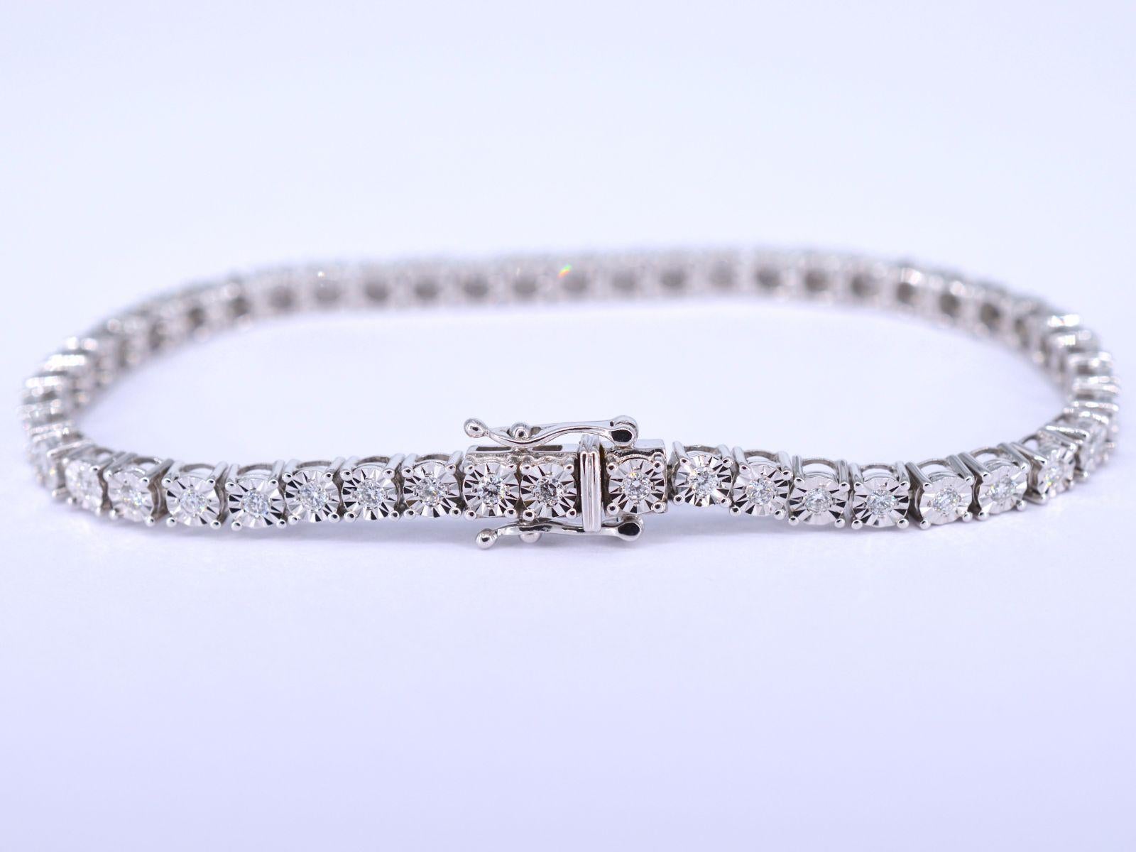 Contemporary White gold tennis bracelet with diamonds 1.20 carat For Sale