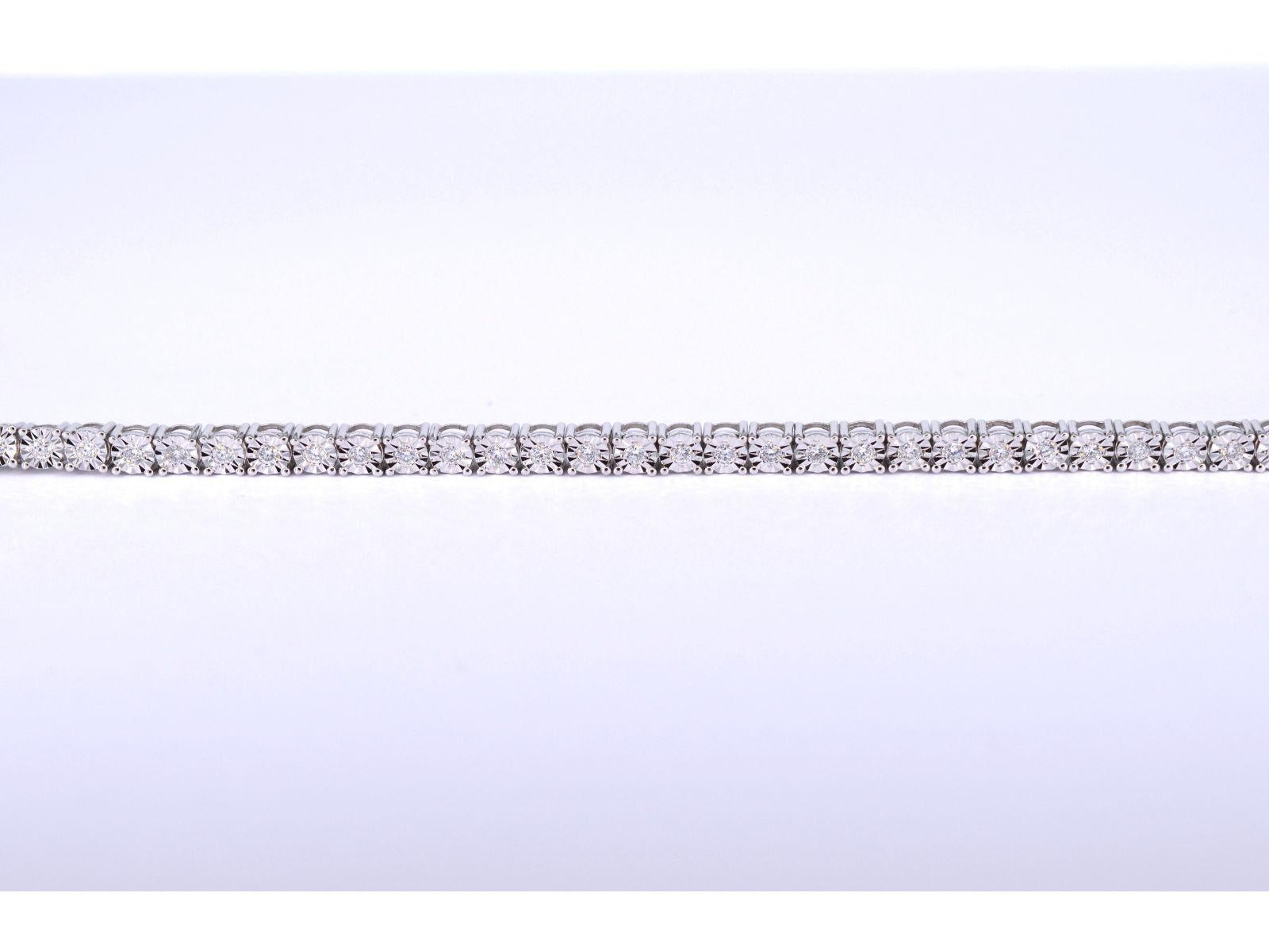 Weißes Tennisarmband aus Weißgold mit Diamanten 1.20 Karat im Zustand „Neu“ im Angebot in AMSTELVEEN, NH