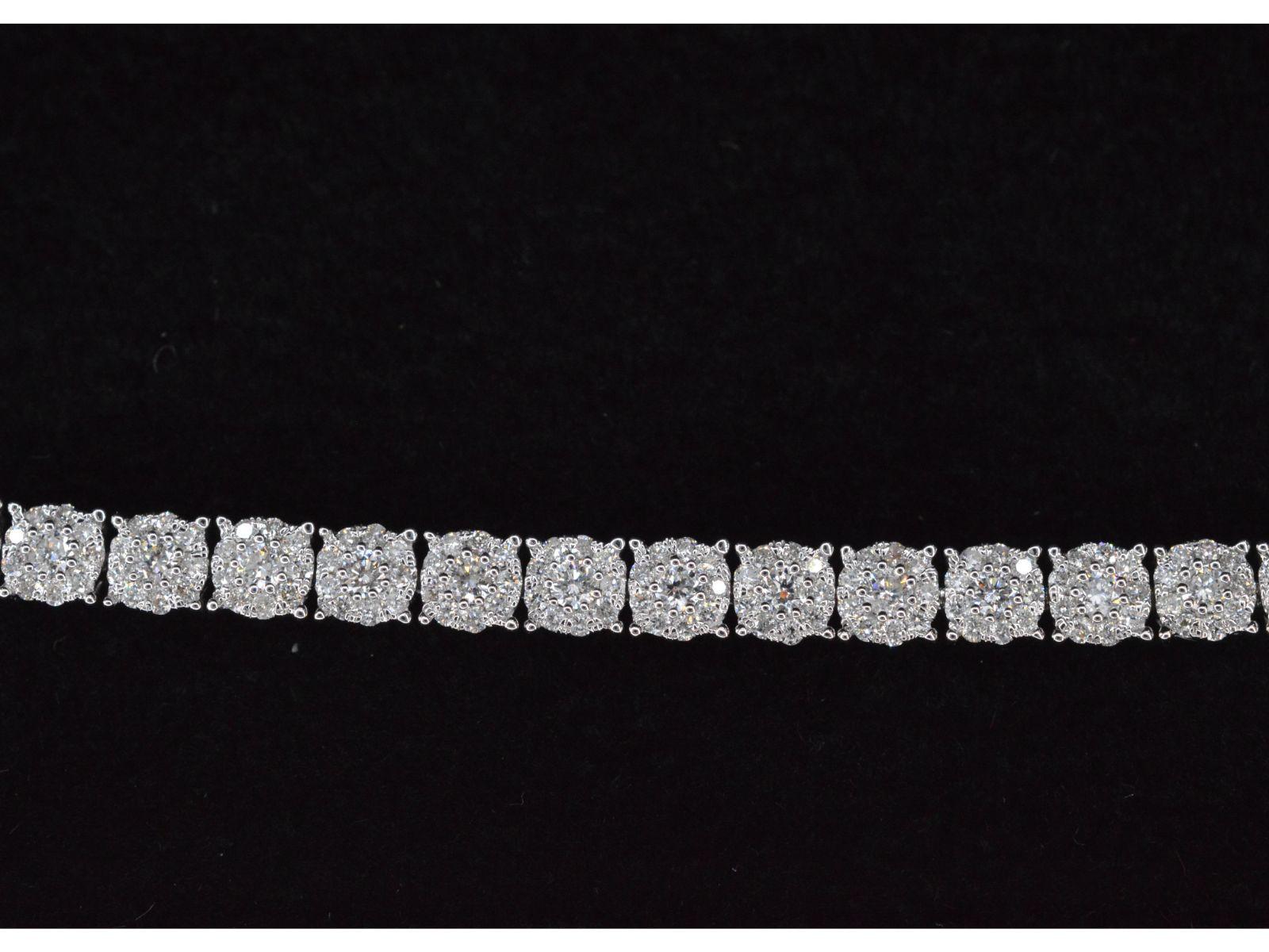 Bracelet tennis en or blanc avec diamants de 3.00 carats Pour femmes en vente