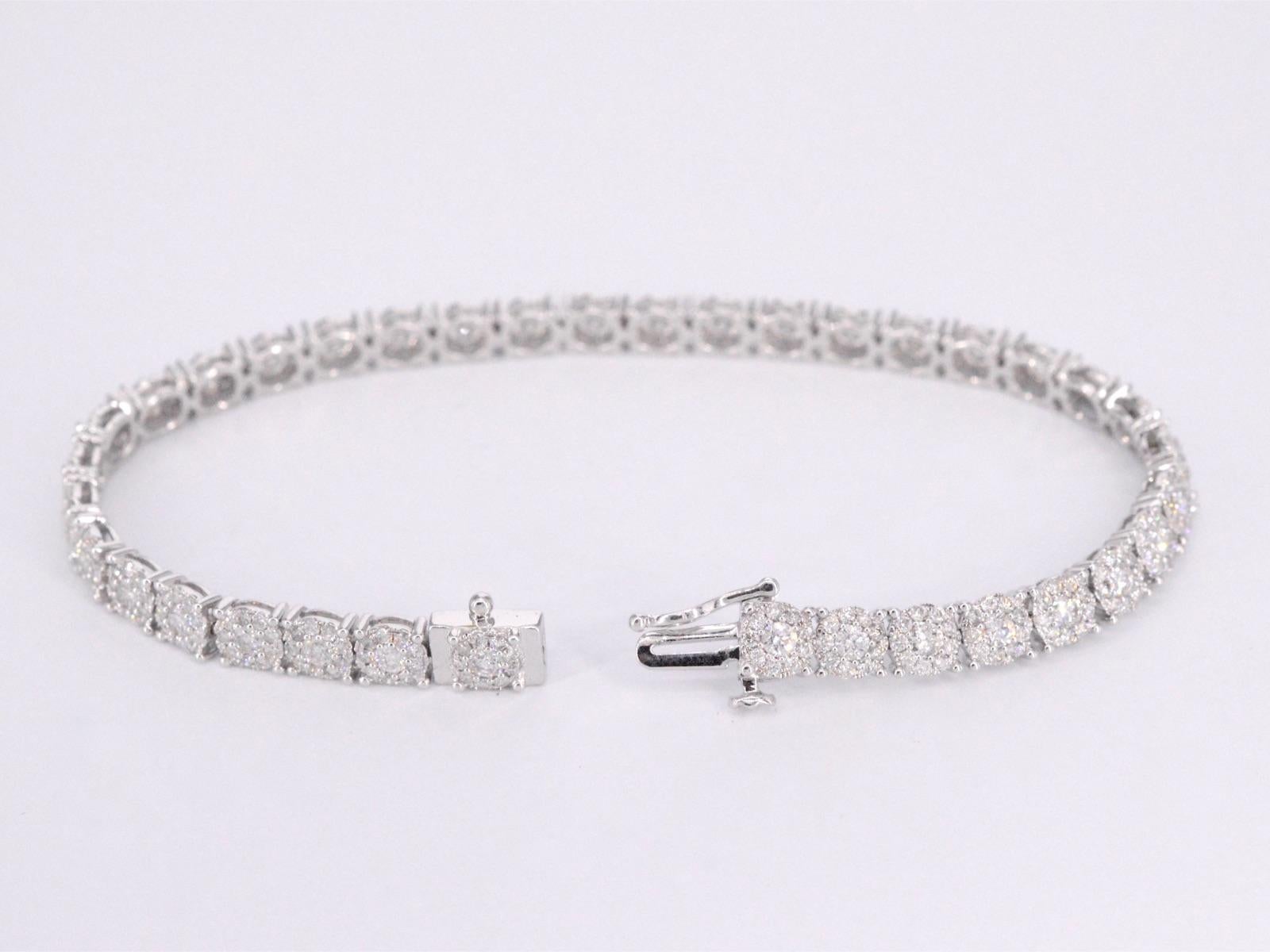 Brilliant Cut White gold tennis bracelet with diamonds 5.50 carat For Sale