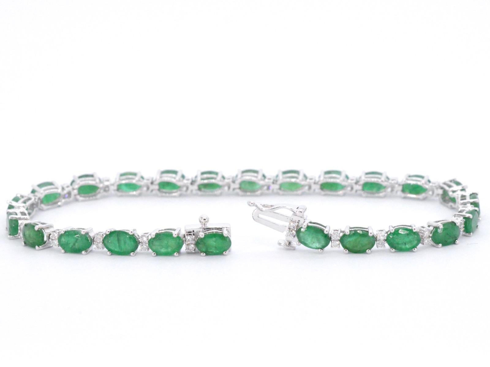 White gold tennis bracelet with diamonds and emerald In New Condition For Sale In AMSTELVEEN, NH
