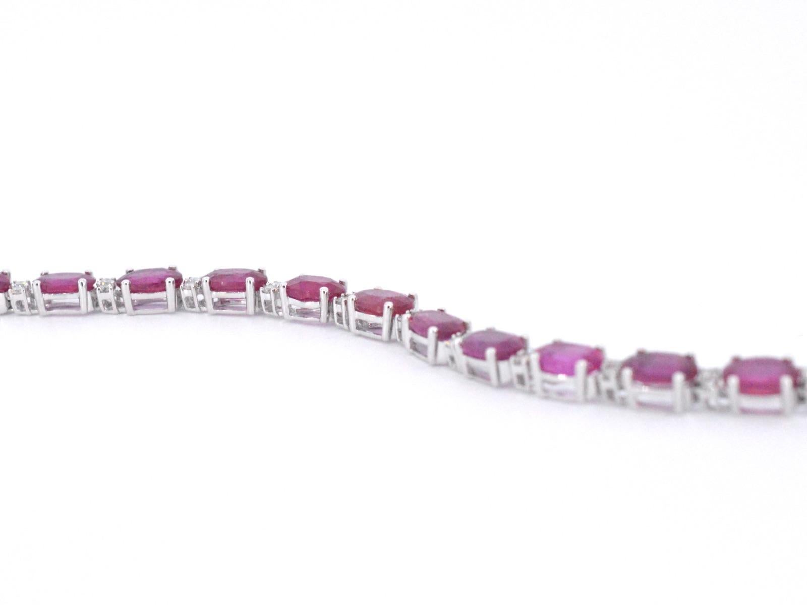Brilliant Cut White gold tennis bracelet with diamonds and ruby For Sale