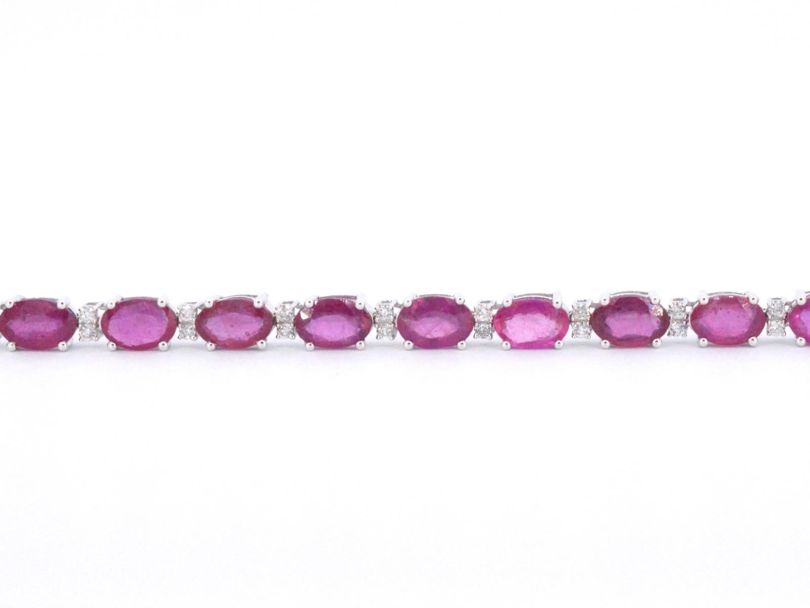 White gold tennis bracelet with diamonds and ruby In New Condition For Sale In AMSTELVEEN, NH