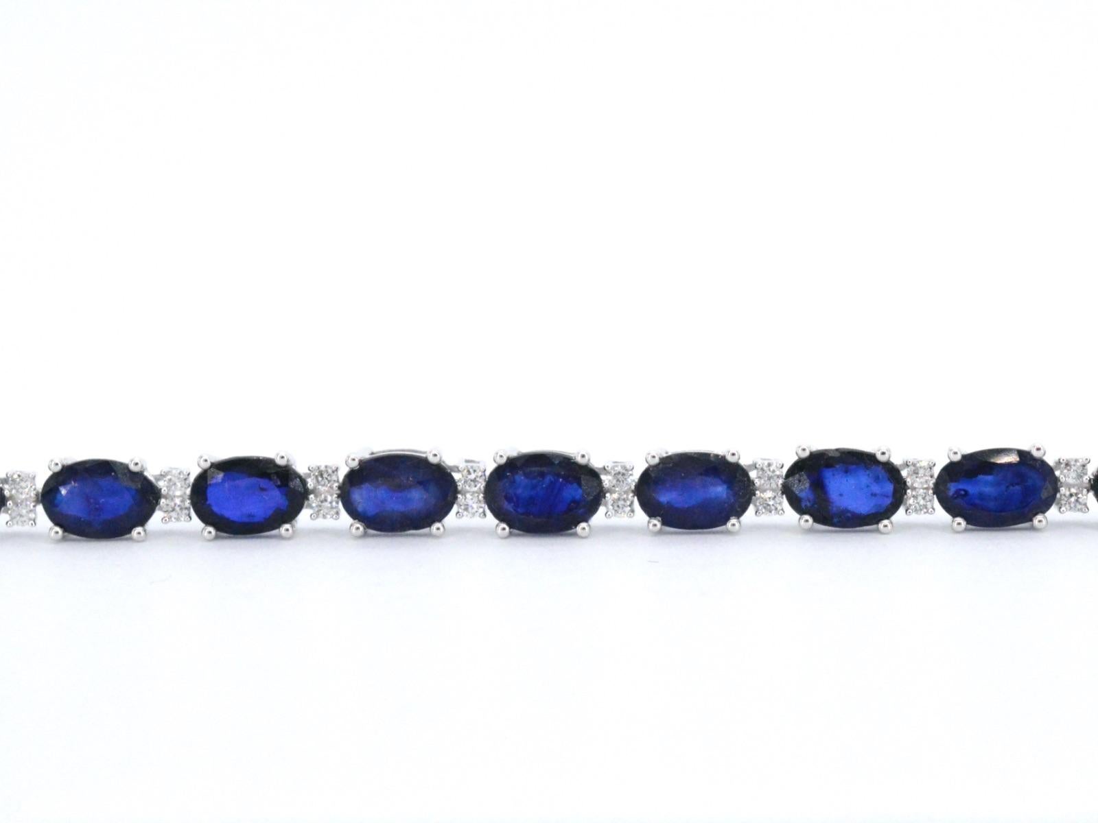 White gold tennis bracelet with diamonds and sapphire In New Condition For Sale In AMSTELVEEN, NH