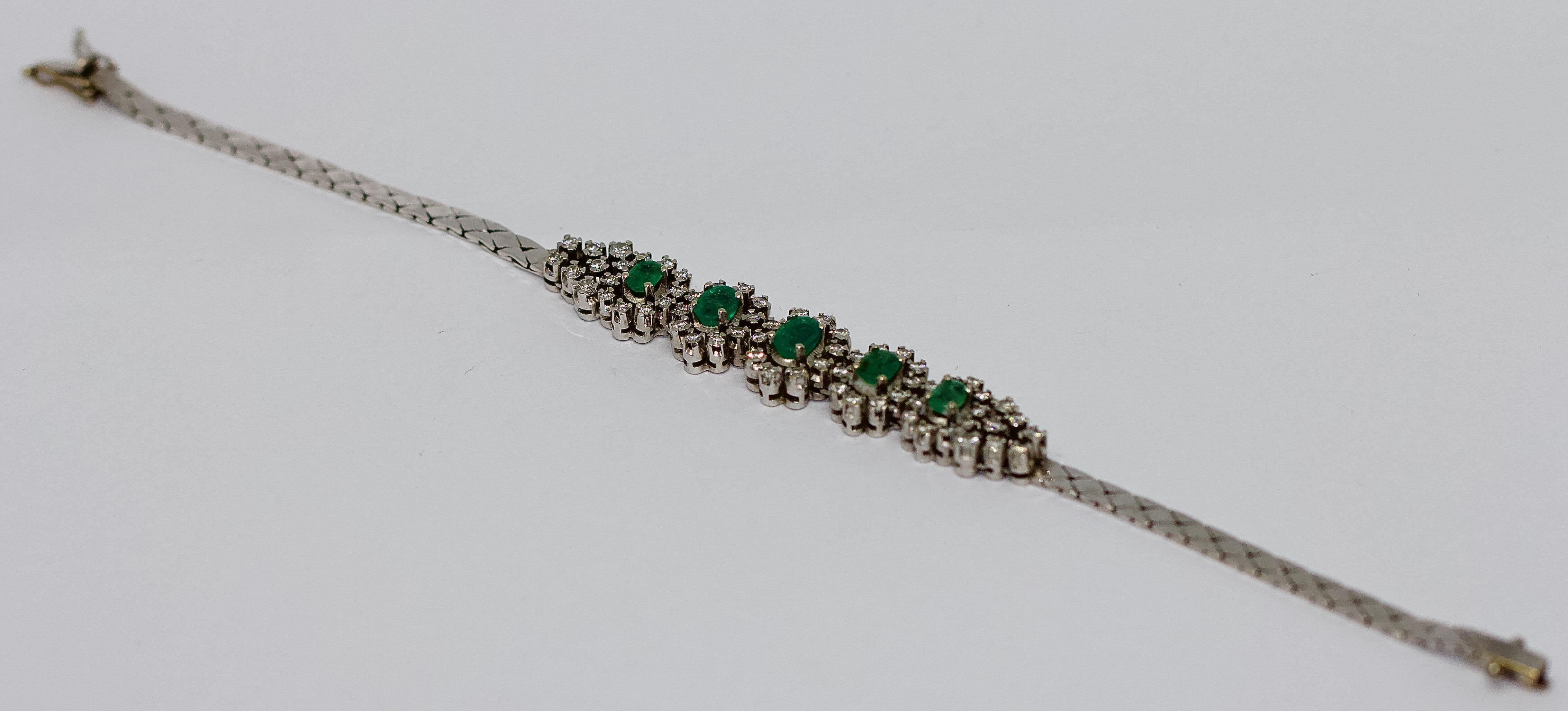 14K White Gold (Tennis) Bracelet with Emeralds and Diamonds.

Including certificate of authenticity.