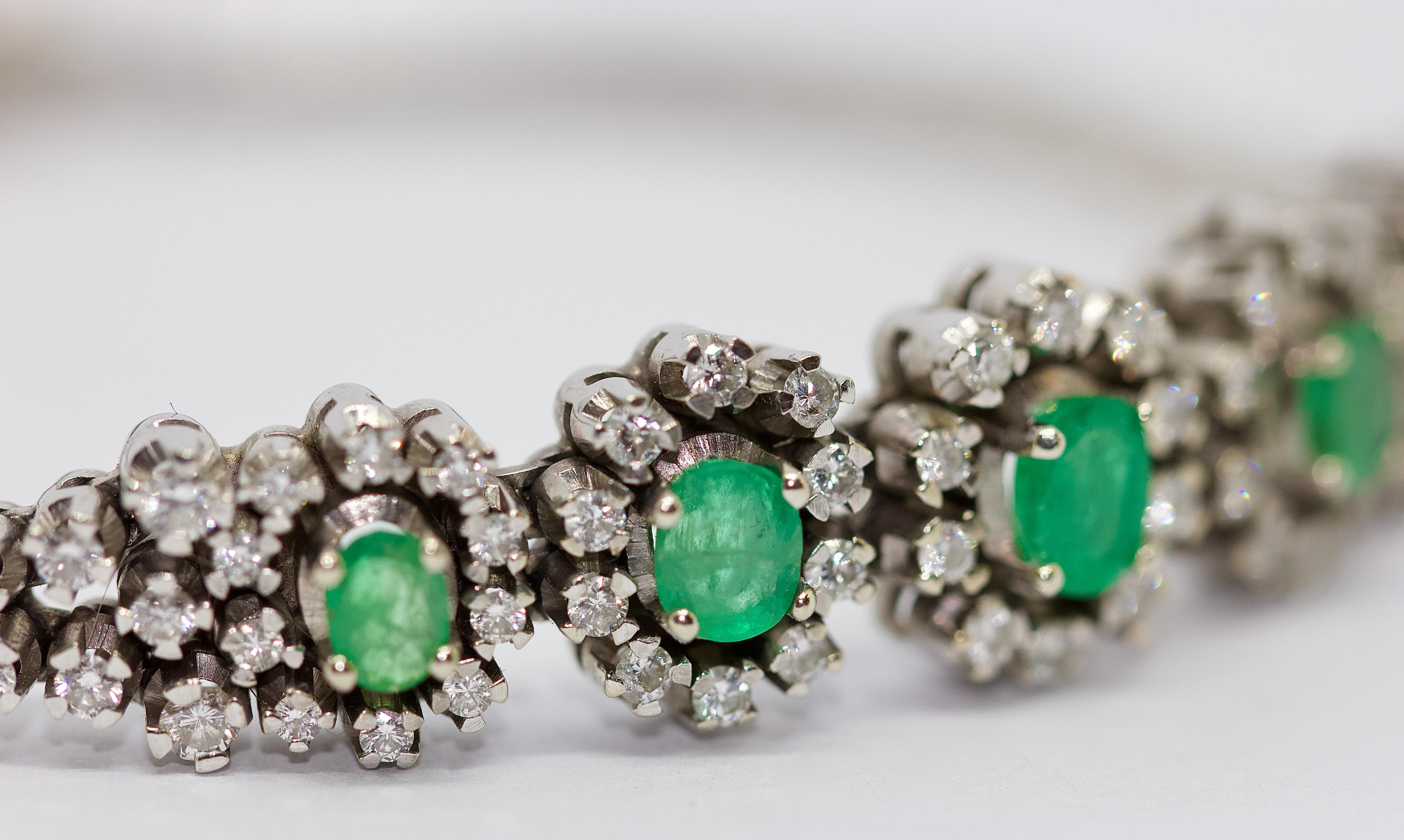 Women's White Gold Tennis Bracelet with Emeralds and Diamonds For Sale