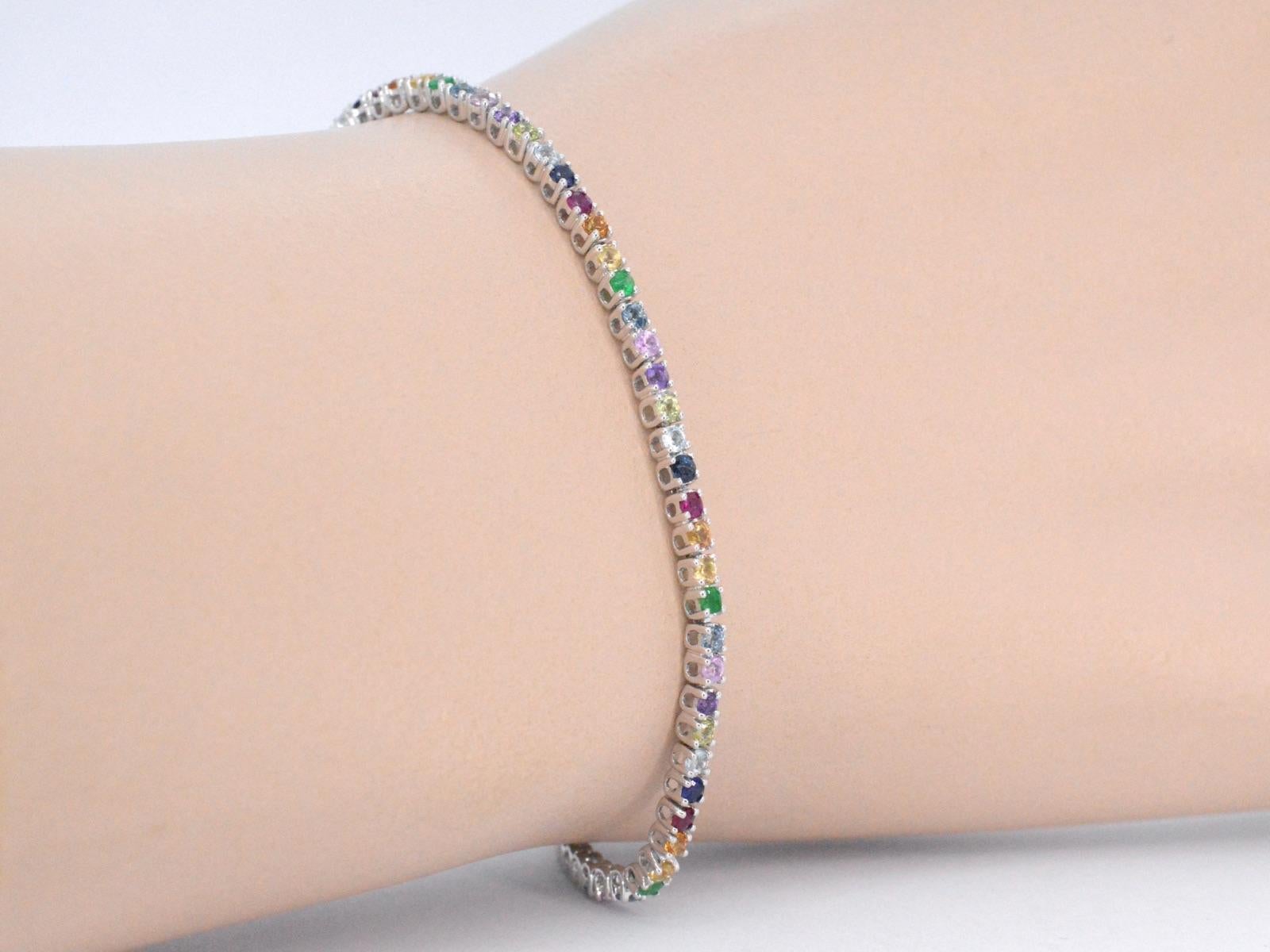 Gemstones: rainbow
Weight: 2.50 carats
Colour: multicolour
Clarity: With natural inclusions
Cut: Brilliant cut
Quality: Very good

Jewel: Bracelet
Weight: 5.5 gram
Hallmark: 14 karat 
Length: 18 cm
Condition: New

Retail value: € 3.250,-

The white