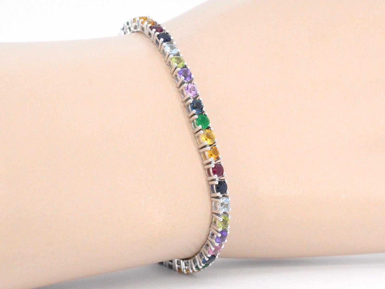 Gemstones: rainbow
Weight: 7.50 carats
Colour: multicolour
Clarity: With natural inclusions
Cut: Brilliant cut
Quality: Very good

Jewel: Bracelet
Weight: 10 gram
Hallmark: 14 karat 
Length: 18 cm
Condition: New

Retail value: € 3.750,-

The white