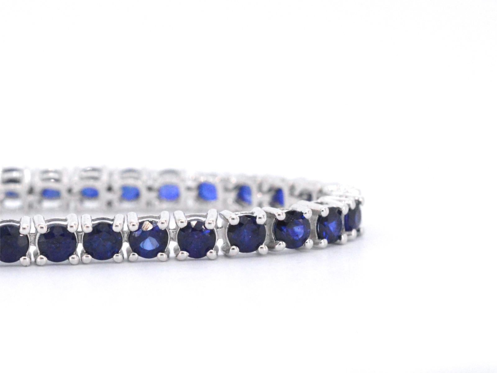 Women's White Gold Tennis Bracelet with Sapphires For Sale