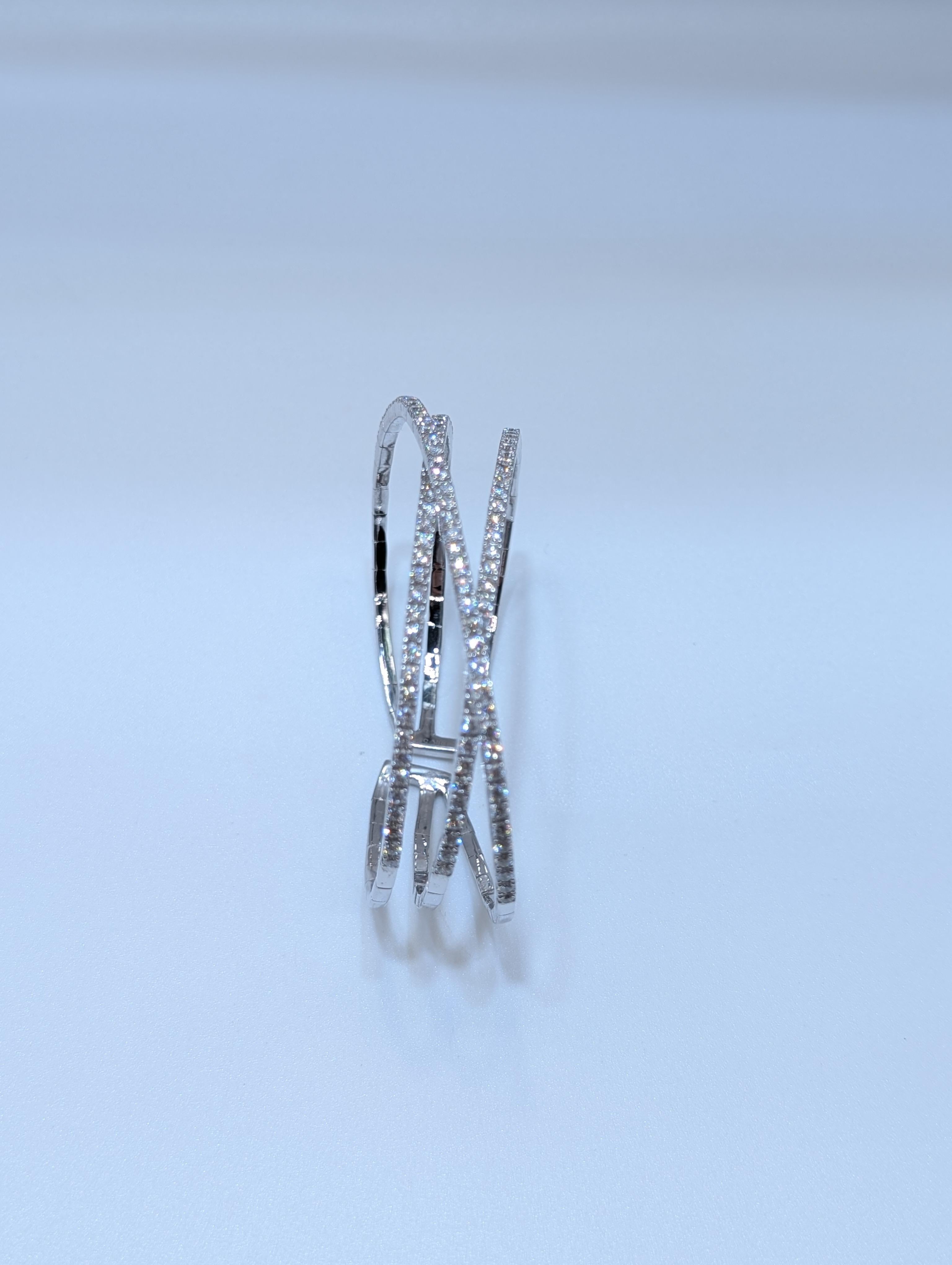 14K White Gold Flex Cuff Bangle with Three Rows of Diamonds – 3.56 Total Carat Weight

Add a touch of timeless luxury to any look with this exquisite 14k white gold flex cuff bangle. Designed with three elegant, shimmering rows, this cuff features