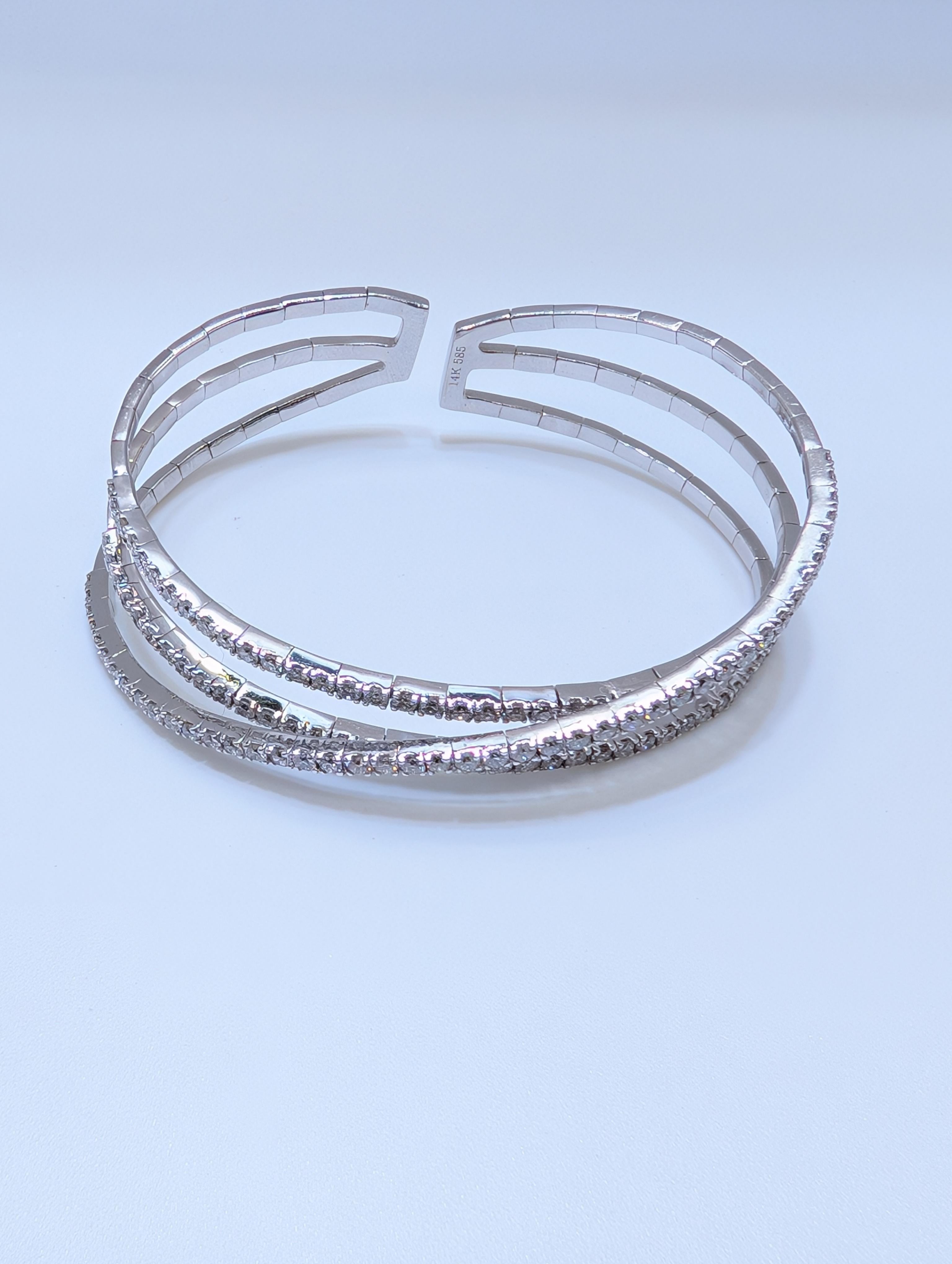 White Gold Three Row Flex Natural Diamond Cuff Bangle In New Condition For Sale In New York, US