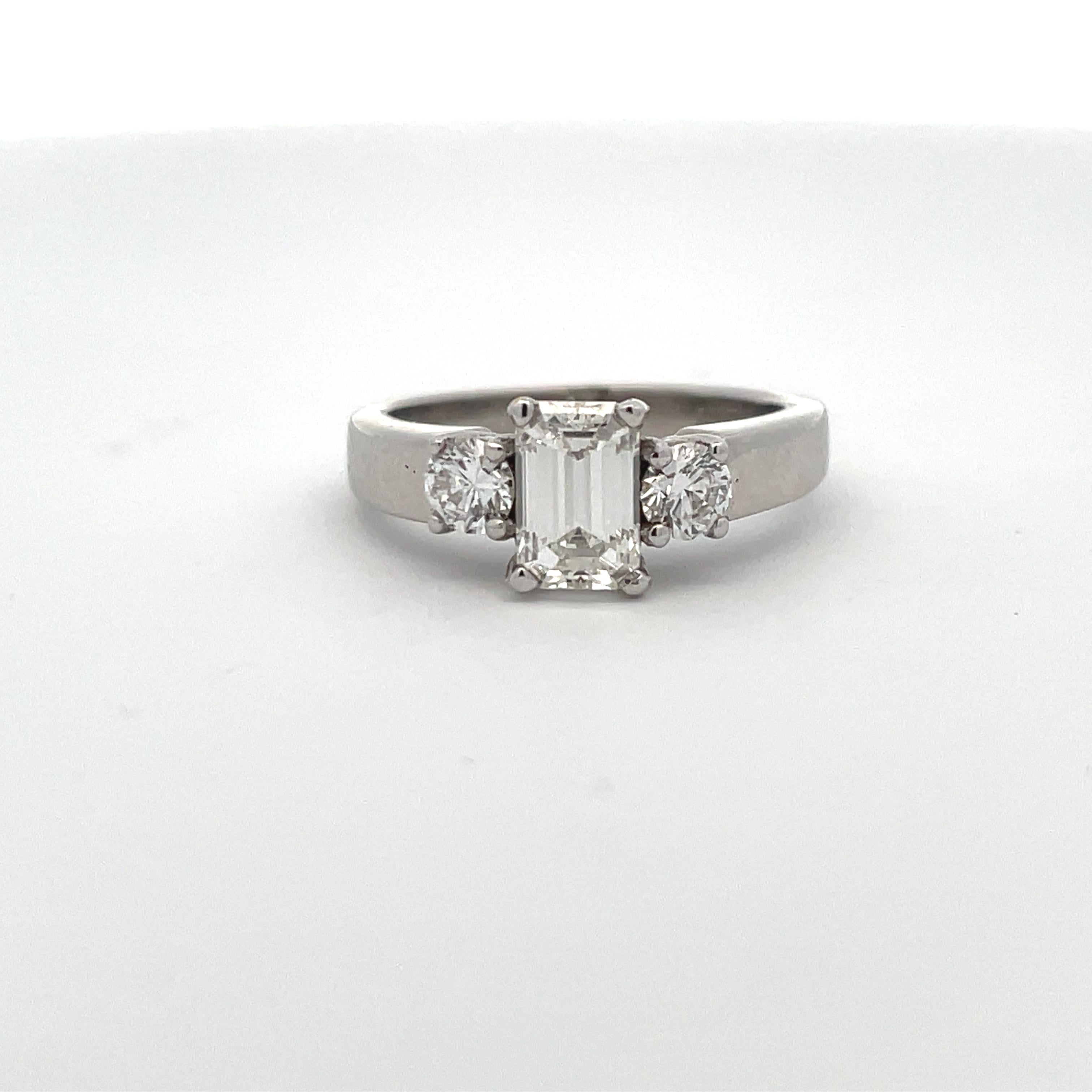 This stunning 18 karat white gold 