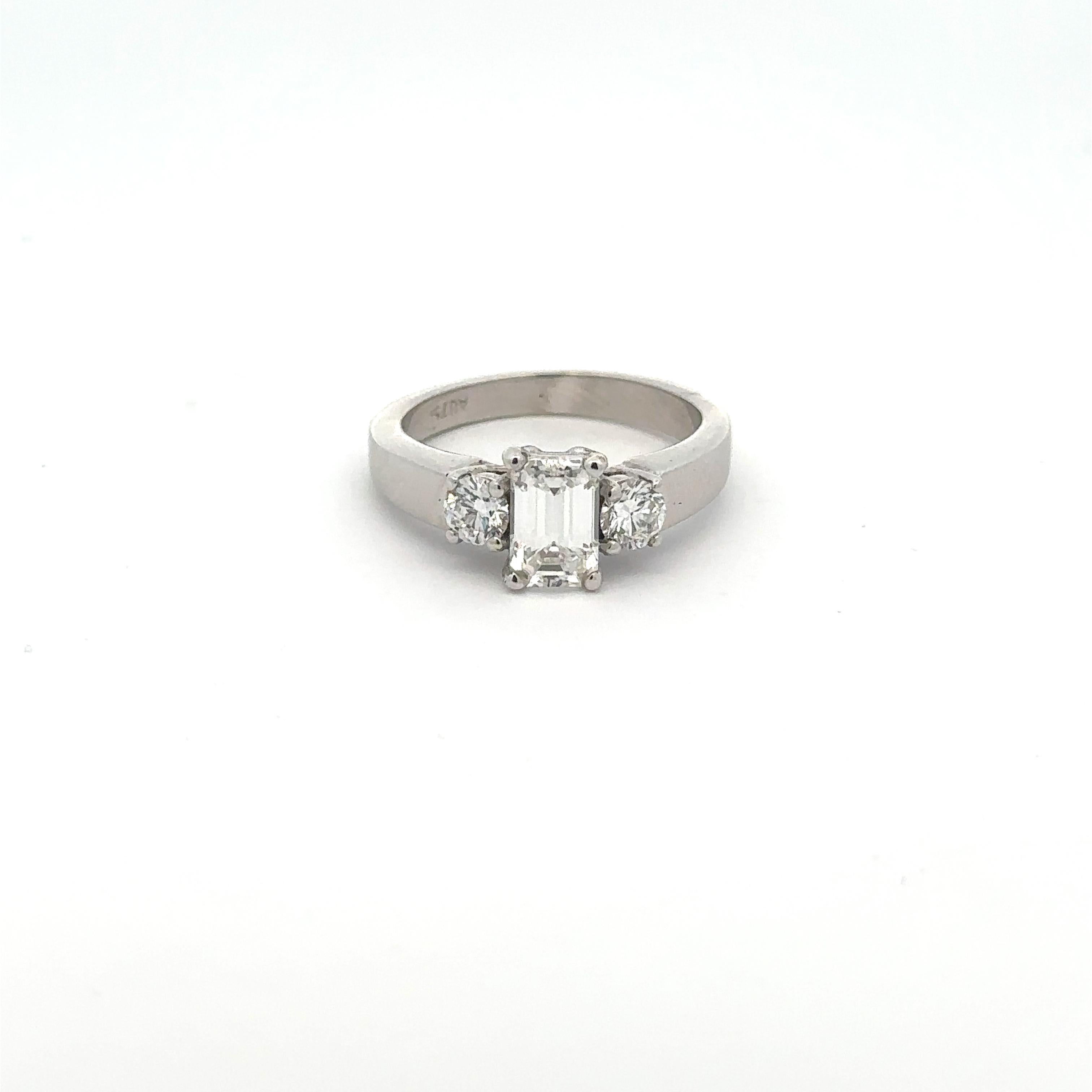 Emerald Cut White gold 