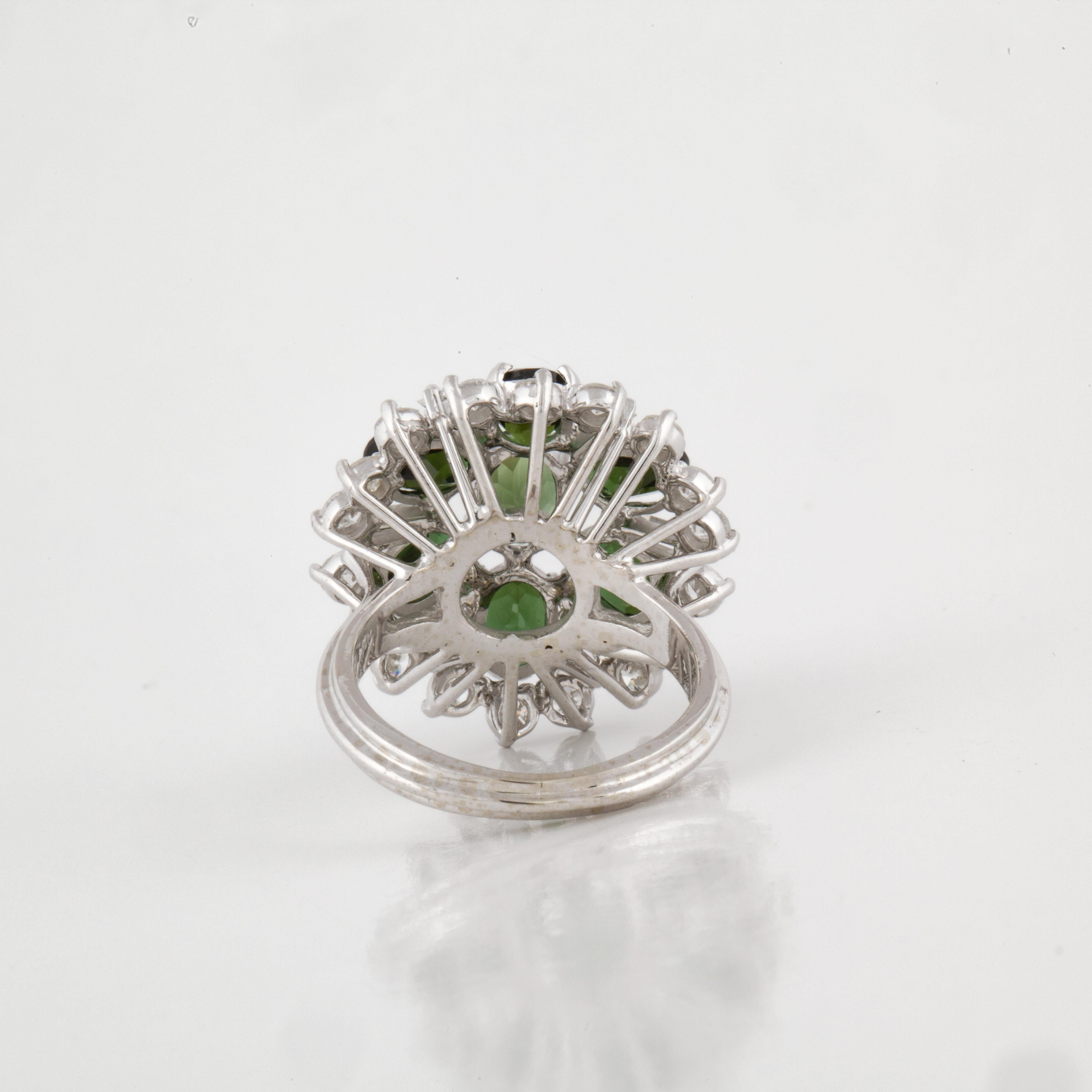 Green Tourmaline and Diamond Kaleidoscope Ring in 14K White Gold In Good Condition For Sale In Houston, TX
