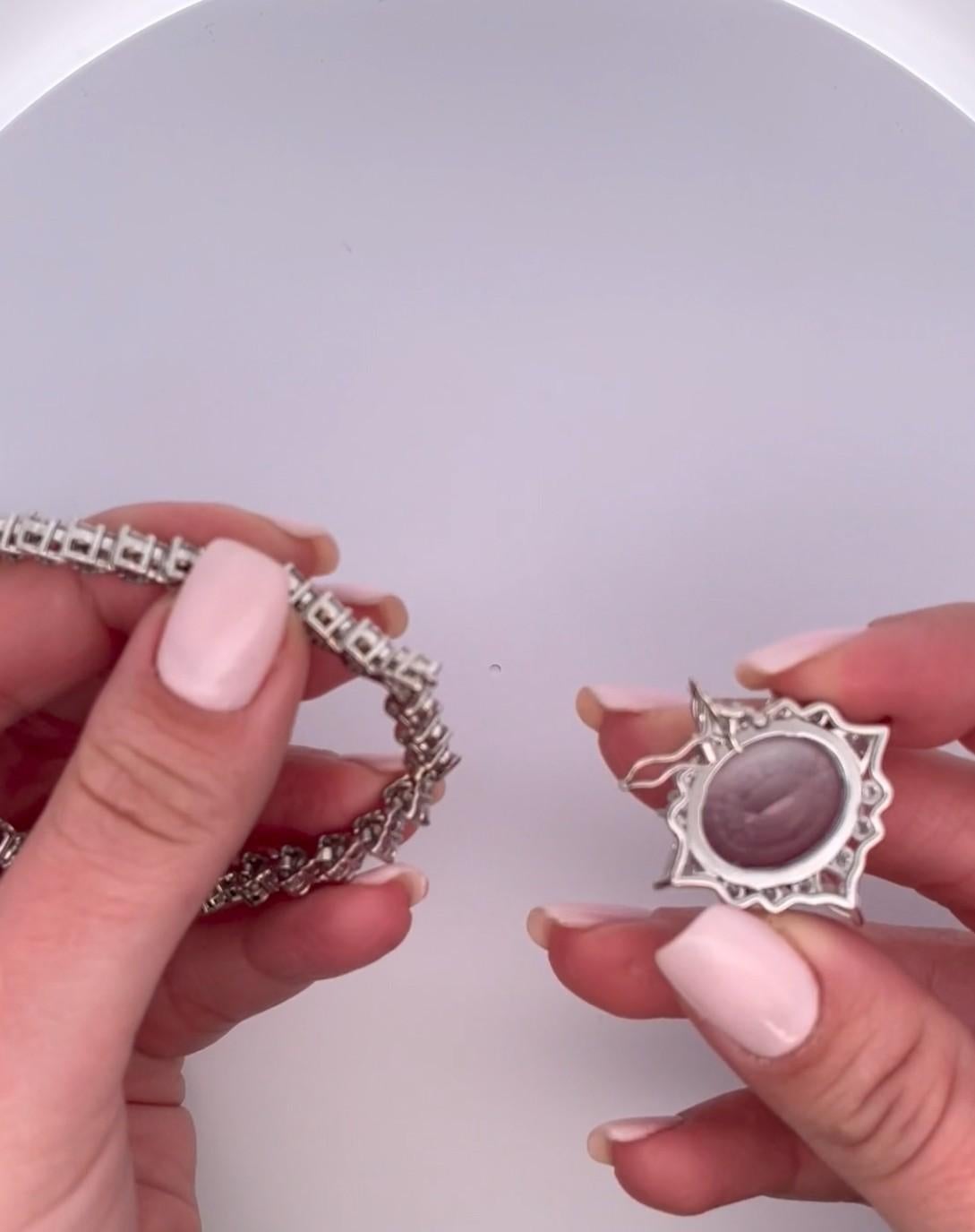 Taille ovale Collier de tennis en or blanc 14K/18K en forme de V avec extenseur amovible-Pendentif en vente