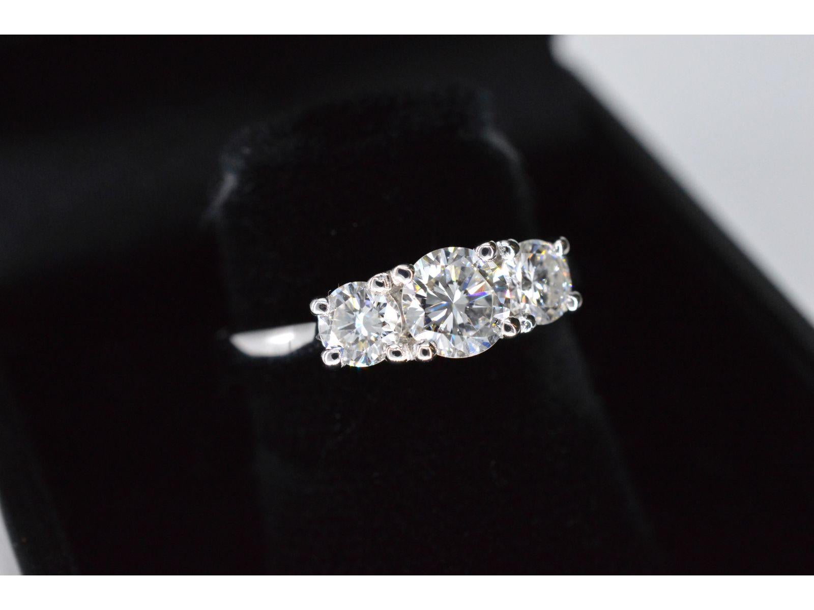 Women's White Gold Trinity Ring with Brilliant Cut Diamonds For Sale