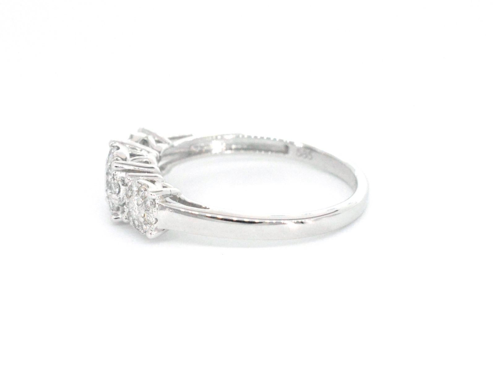 Trinity-Ring aus Weißgold mit Diamanten (Brillantschliff) im Angebot
