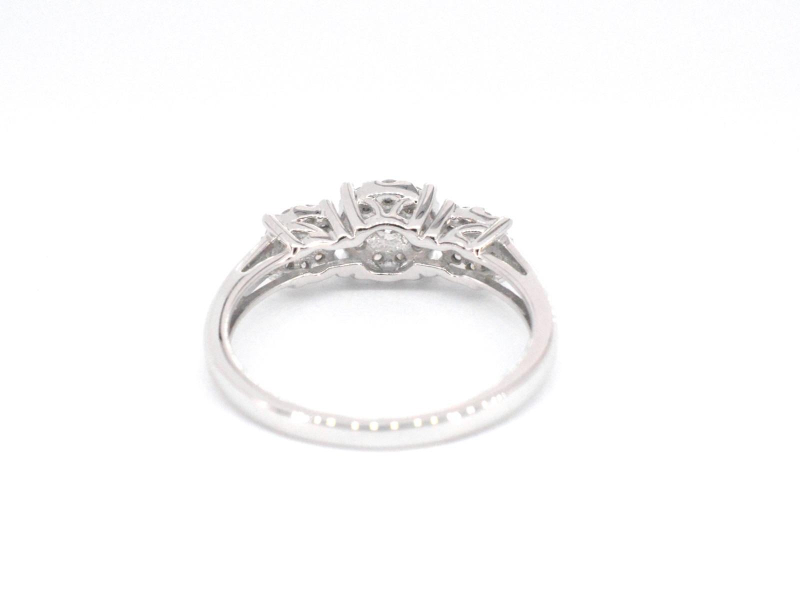 Trinity-Ring aus Weißgold mit Diamanten im Zustand „Neu“ im Angebot in AMSTELVEEN, NH
