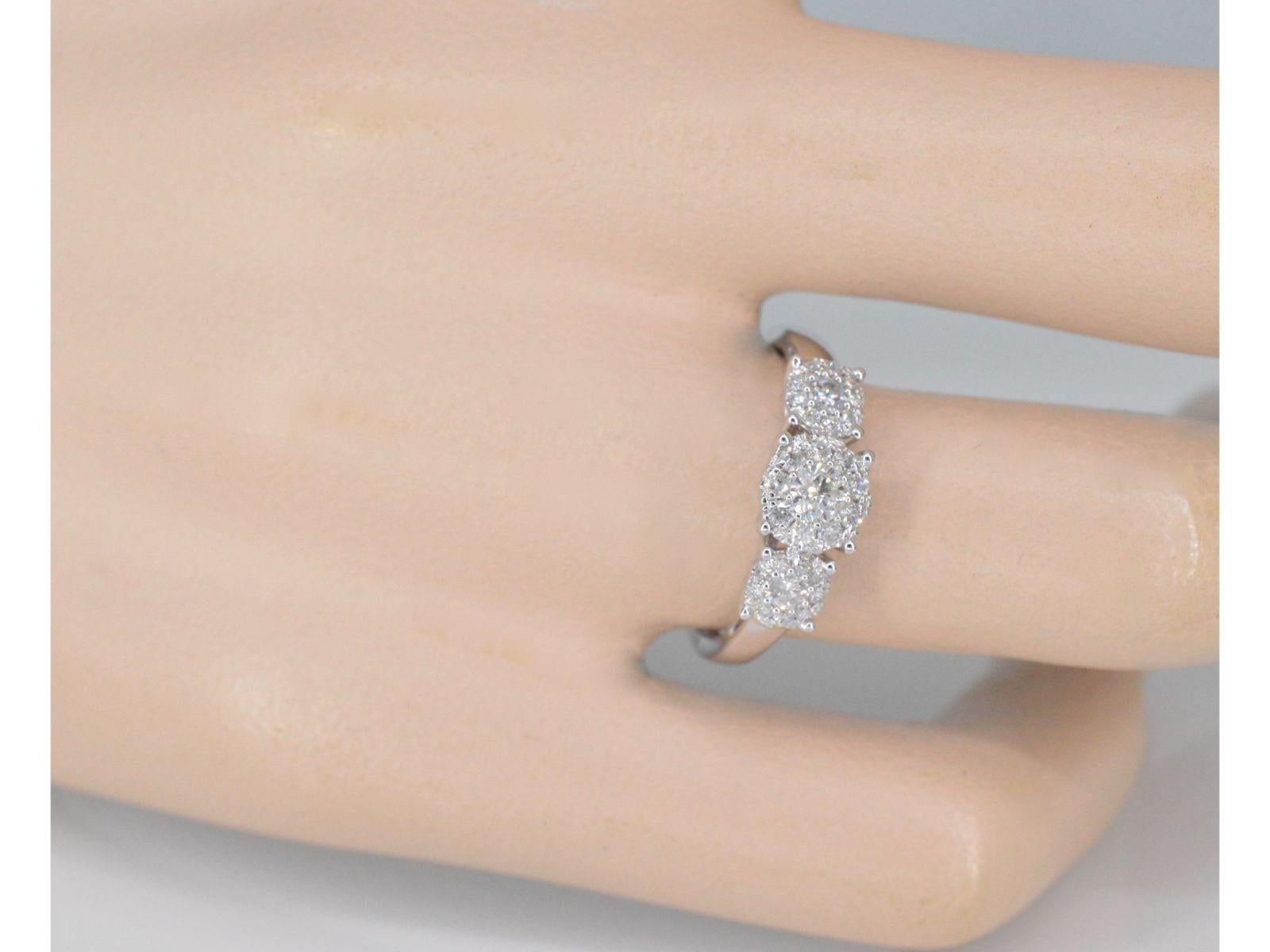 Trinity-Ring aus Weißgold mit Diamanten Damen im Angebot