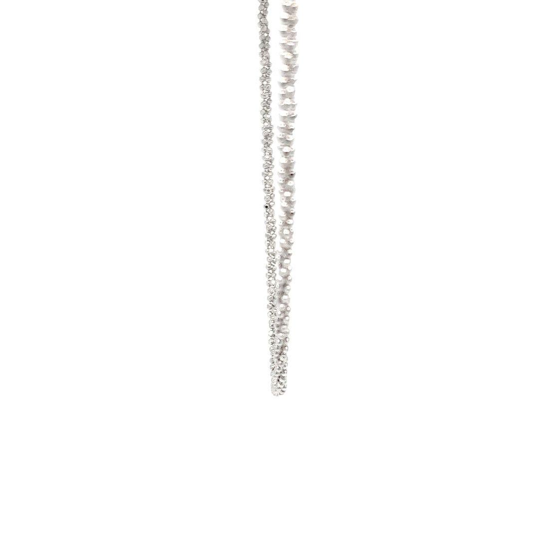 Catena a tortiglione in oro bianco 14 carati con design a perline con taglio a diamante. Larghezza di 2,4 mm e lunghezza di 16 pollici con chiusura a moschettone. Il peso finito è di 6,6 grammi.