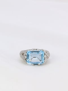 White gold vintage cocktail ring set with aquamarine and diamonds
