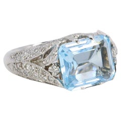 White gold vintage cocktail ring set with aquamarine and diamonds