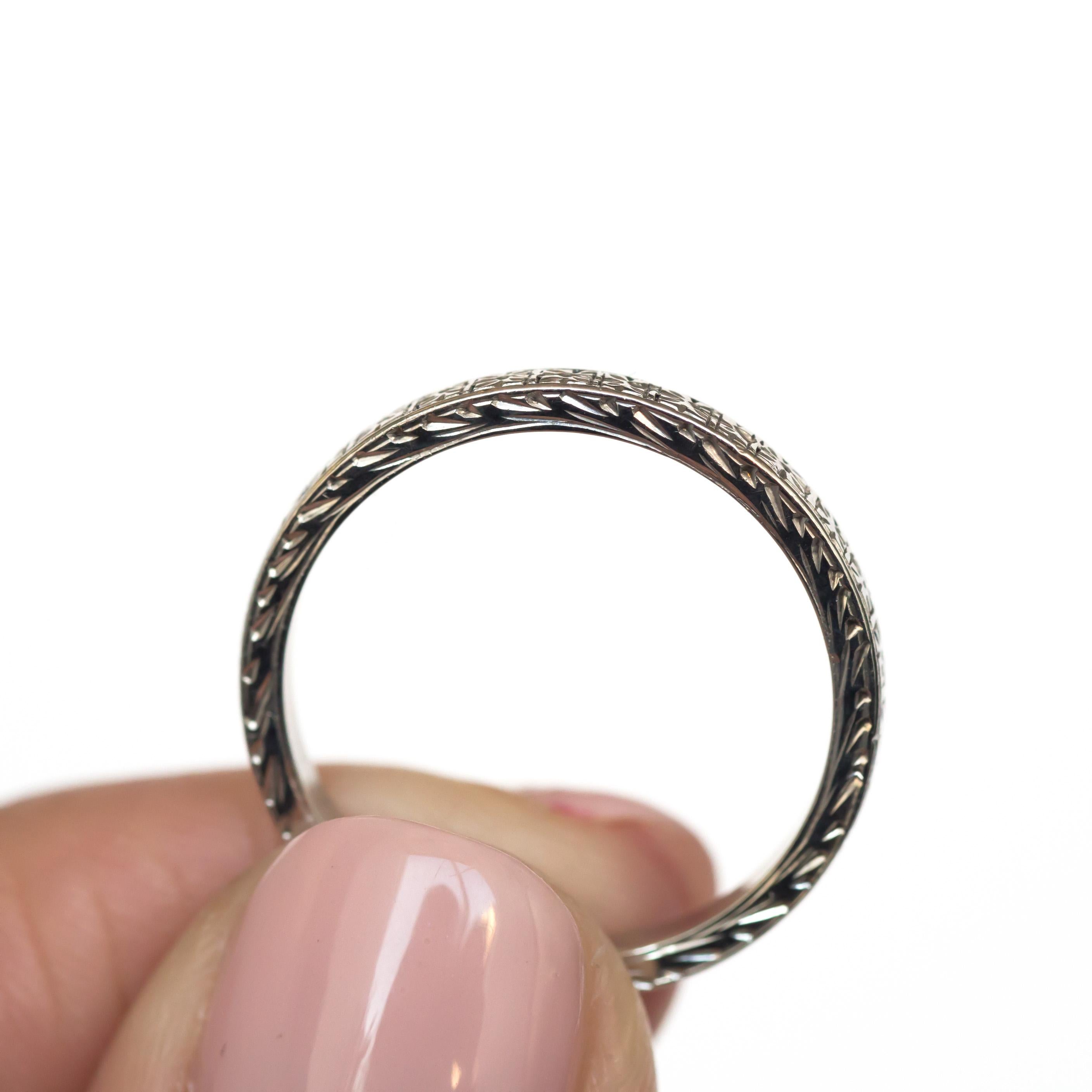 Ring Size: 5.50
Metal Type: 18 karat White Gold 
Weight: 2.6 grams


Finger to Top of Stone Measurement: 1.55mm
Width: 2.25mm
