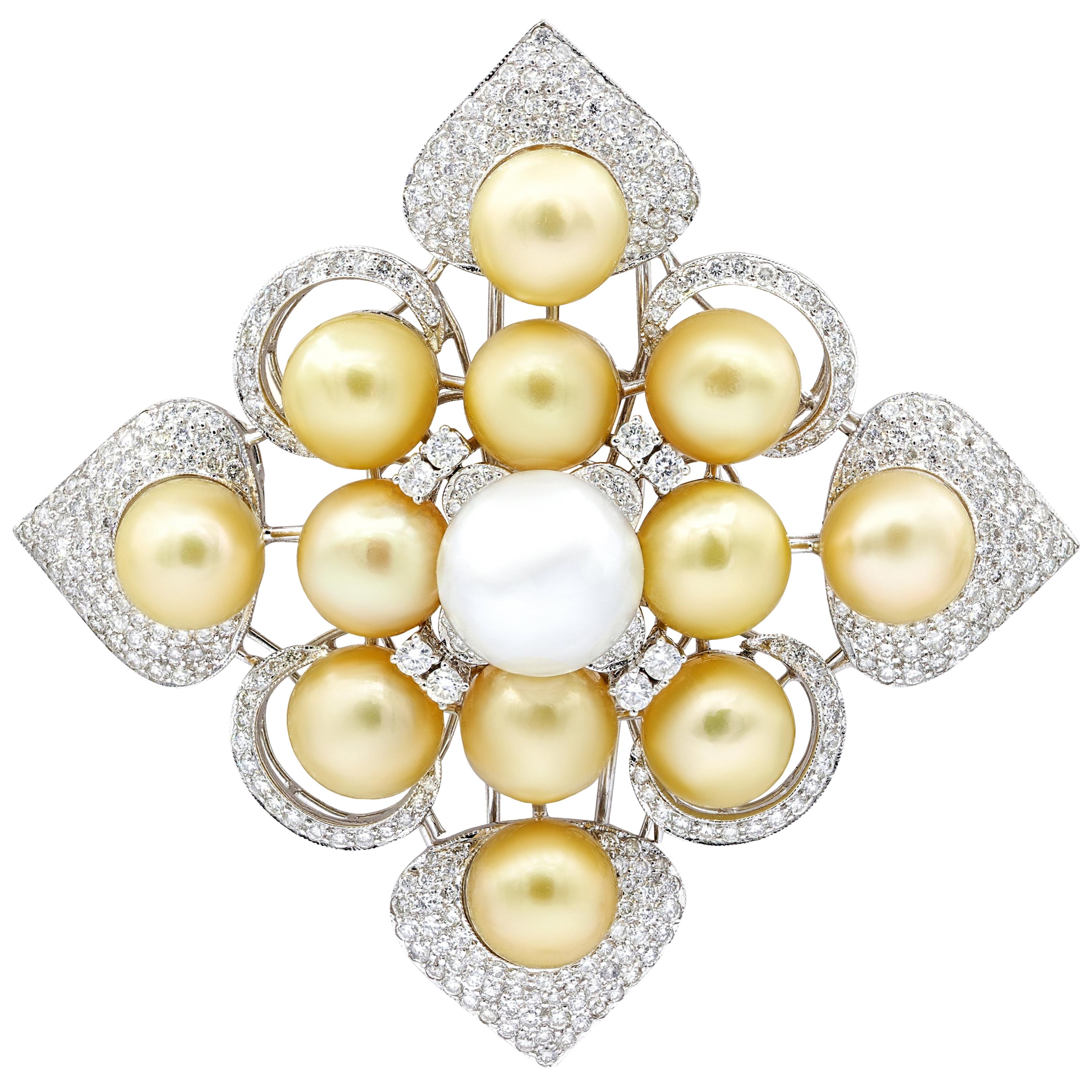 Spilla con perle e diamanti in oro bianco e champagne