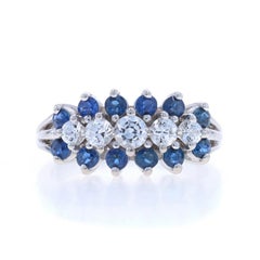 Weißgold Weiß-Cocktailring mit weißem und blauem Saphir-Cluster - 14k rund 1,62 ctw