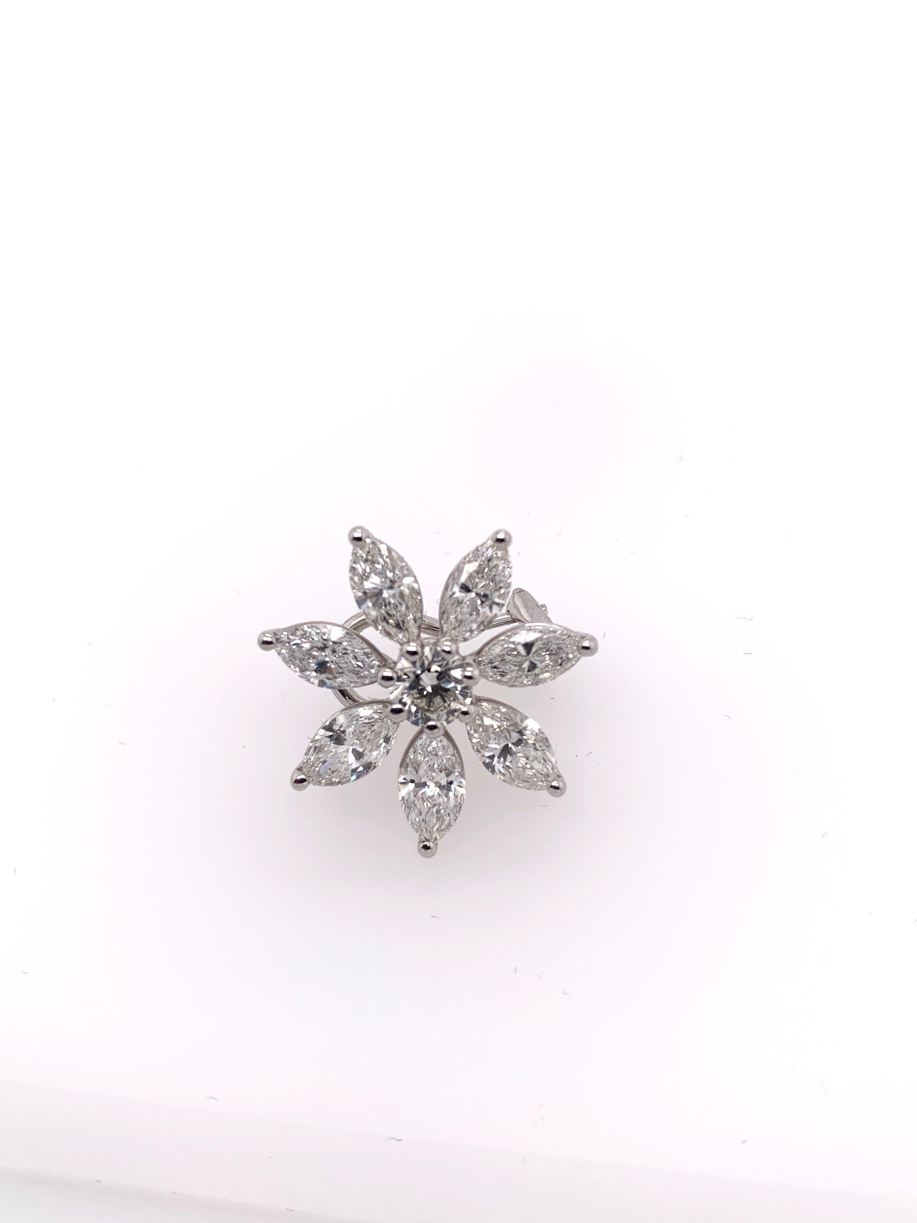 White Gold White Diamond Earrings, Floral Earrings In New Condition For Sale In Beverly Hills, CA