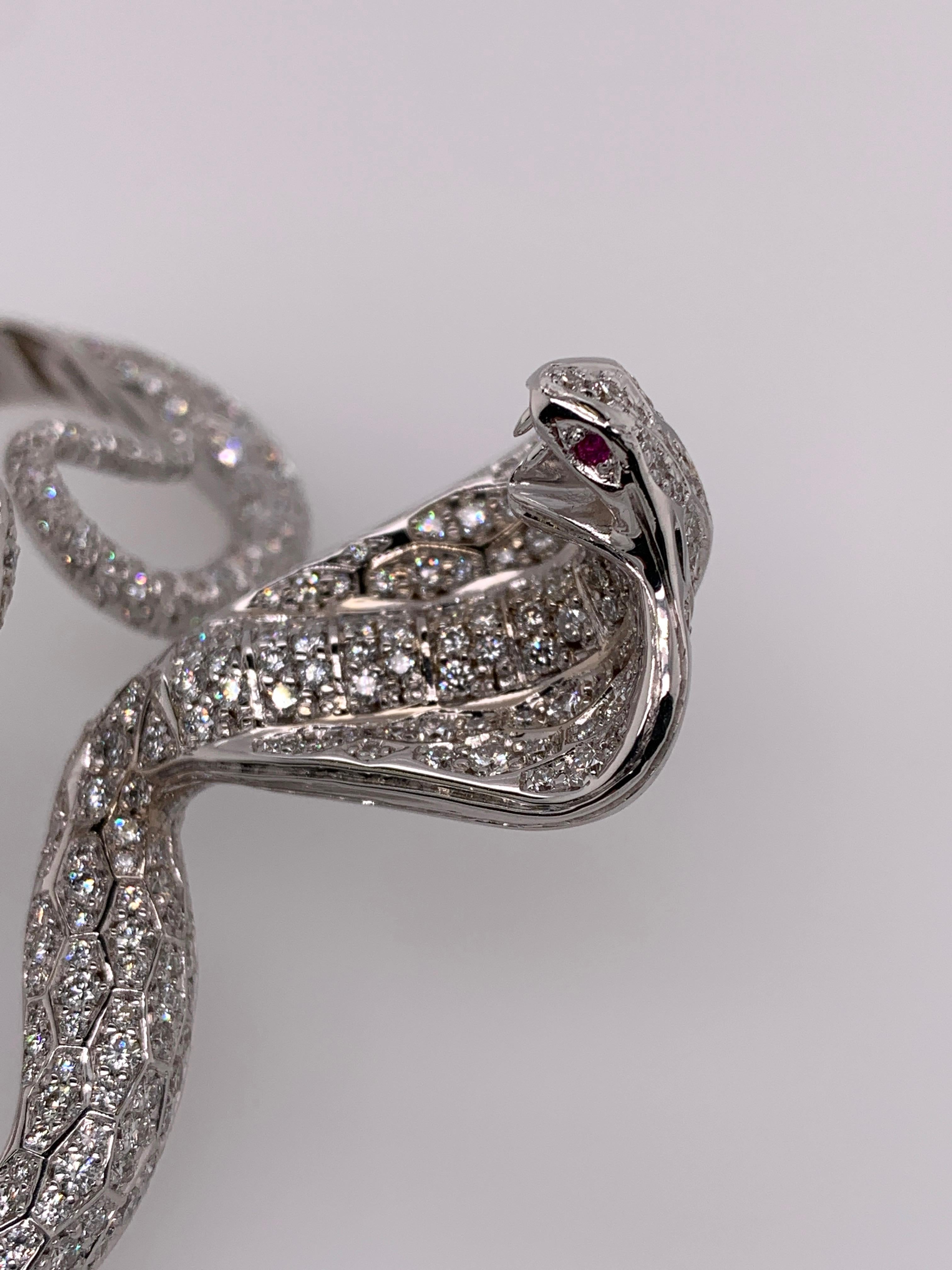White Gold White Diamond Ring, Cobra Snake Ring In New Condition For Sale In Beverly Hills, CA