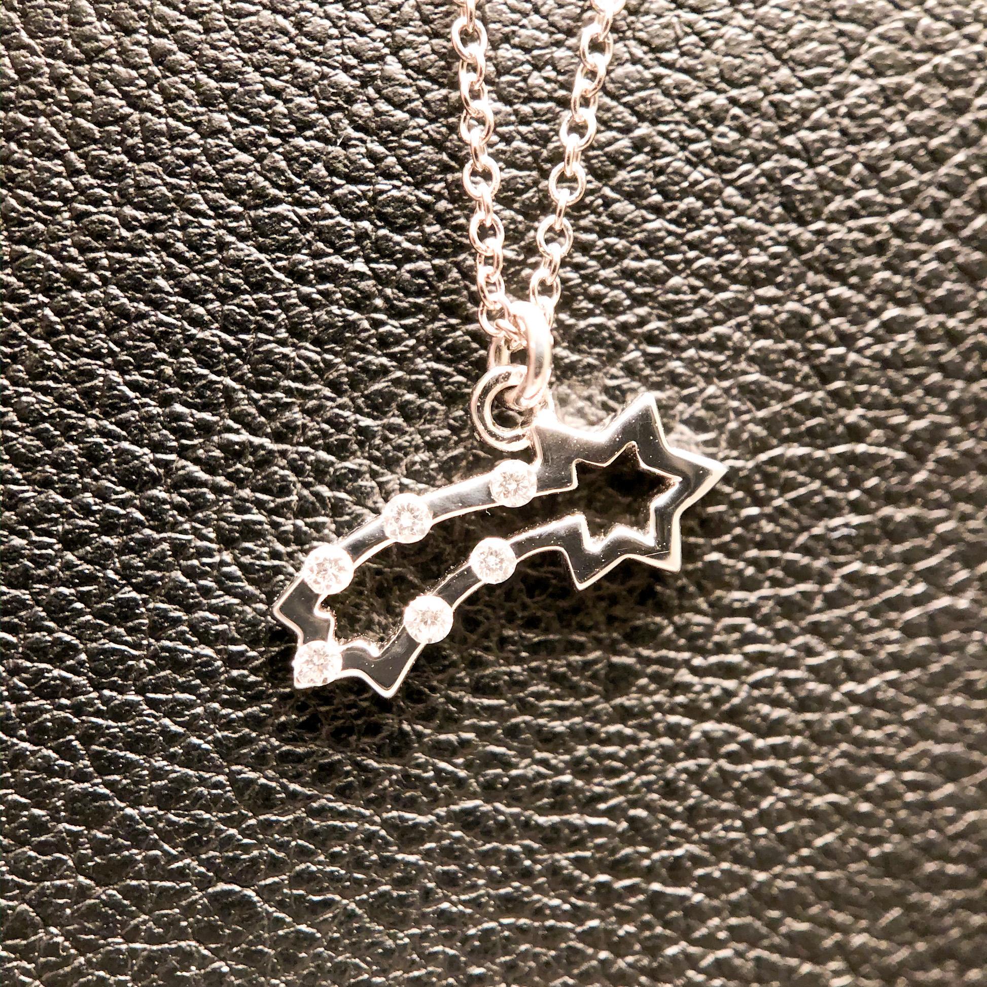 Women's White Gold White Diamonds Christmas Star Pendant with Necklace For Sale