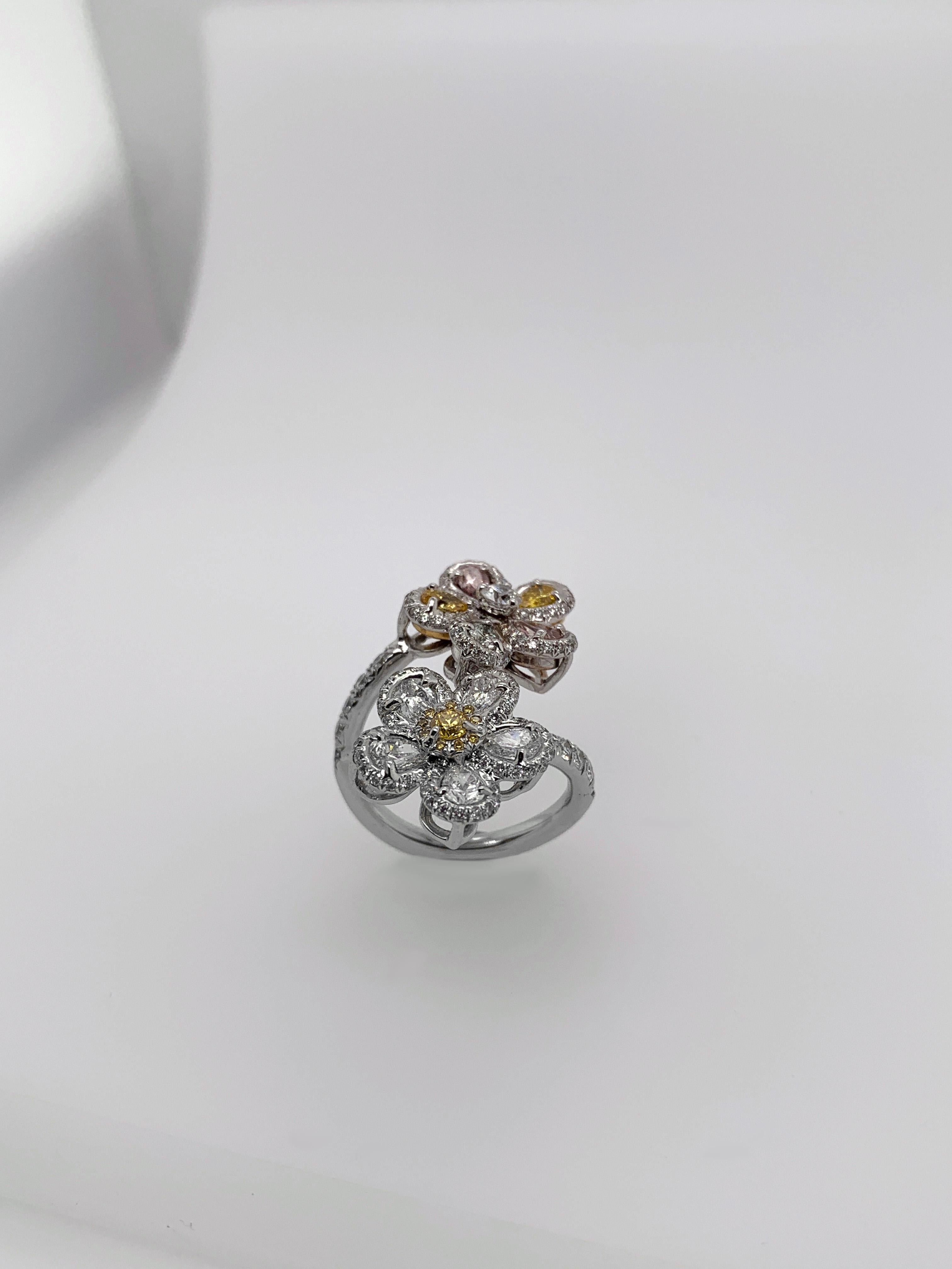 White Gold White and Yellow Diamond Ring, Flower Ring In New Condition For Sale In Beverly Hills, CA