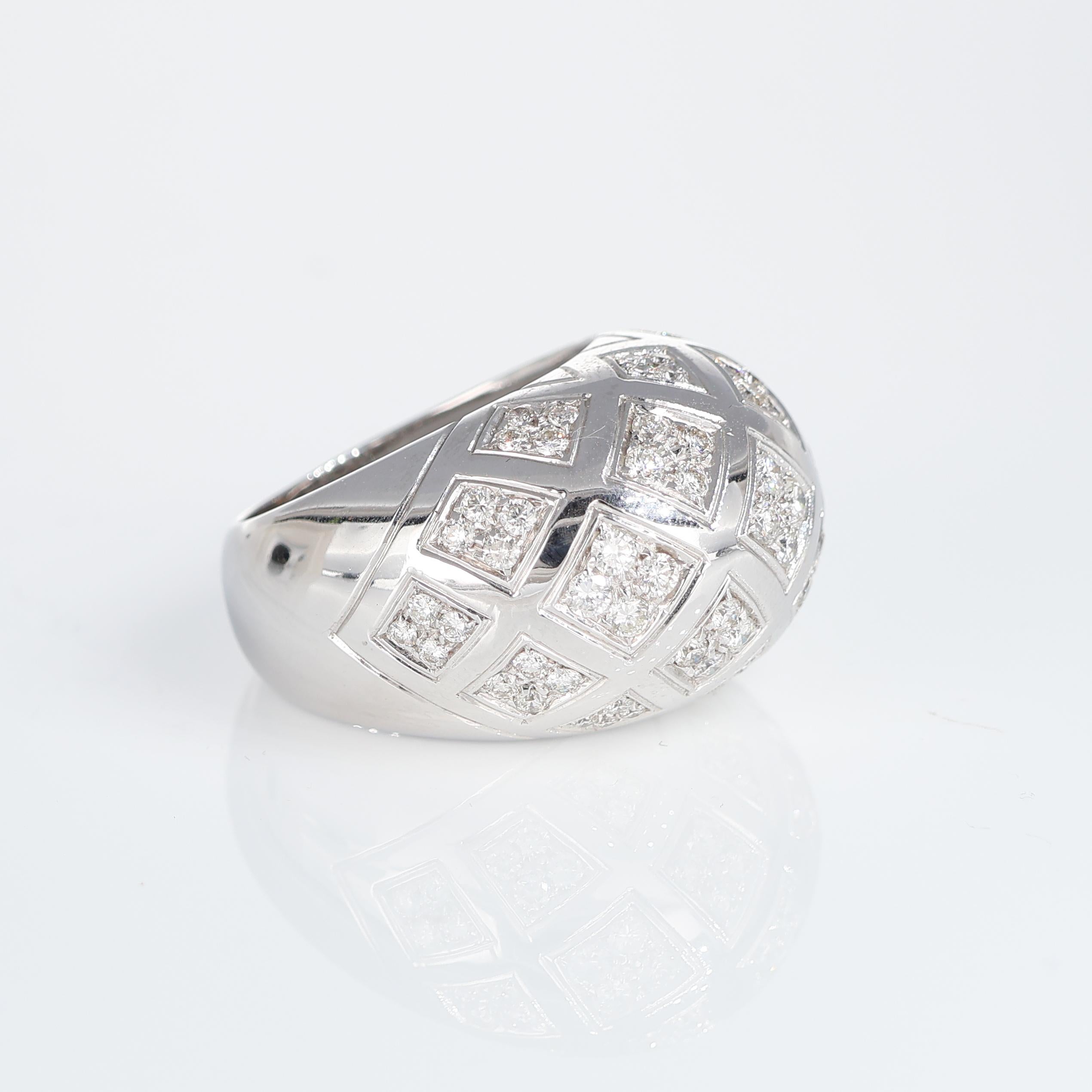 Bague à large bande en or blanc avec losanges pavés de diamants, 2,86 carats Neuf - En vente à Bergamo, BG