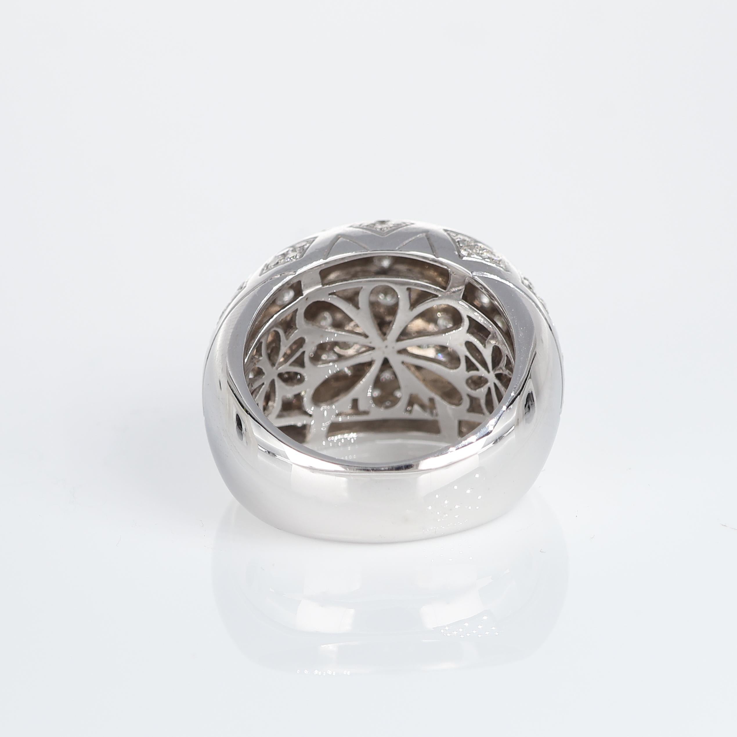 Bague à large bande en or blanc avec losanges pavés de diamants, 2,86 carats Unisexe en vente