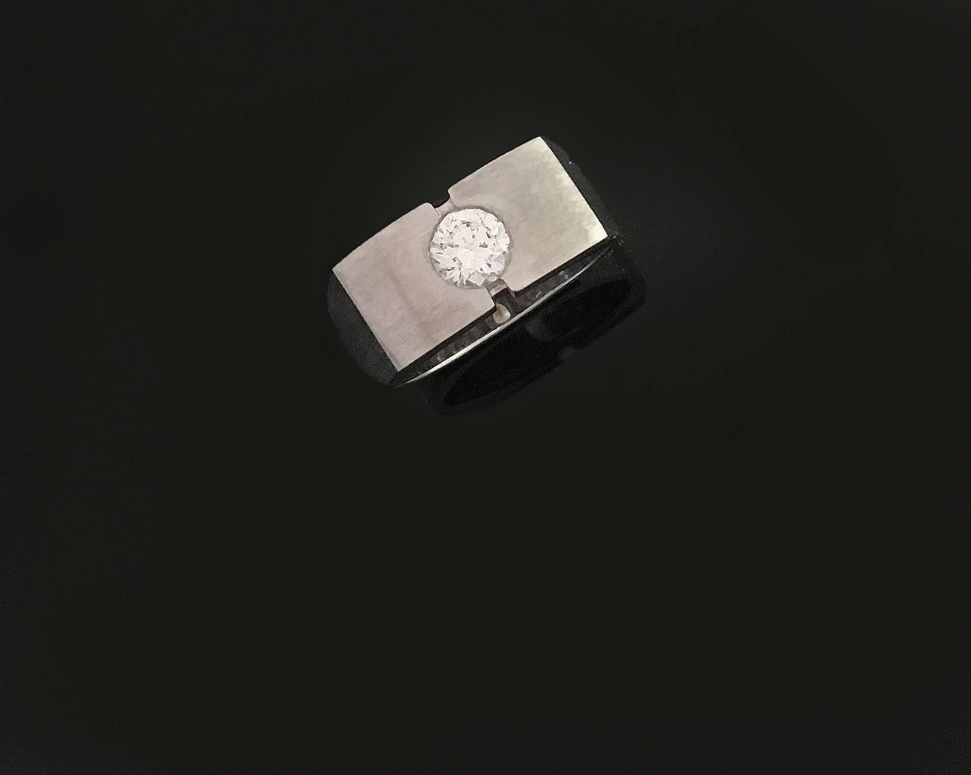 For Sale:  White Gold with Round Solitaire Diamond Ring 5